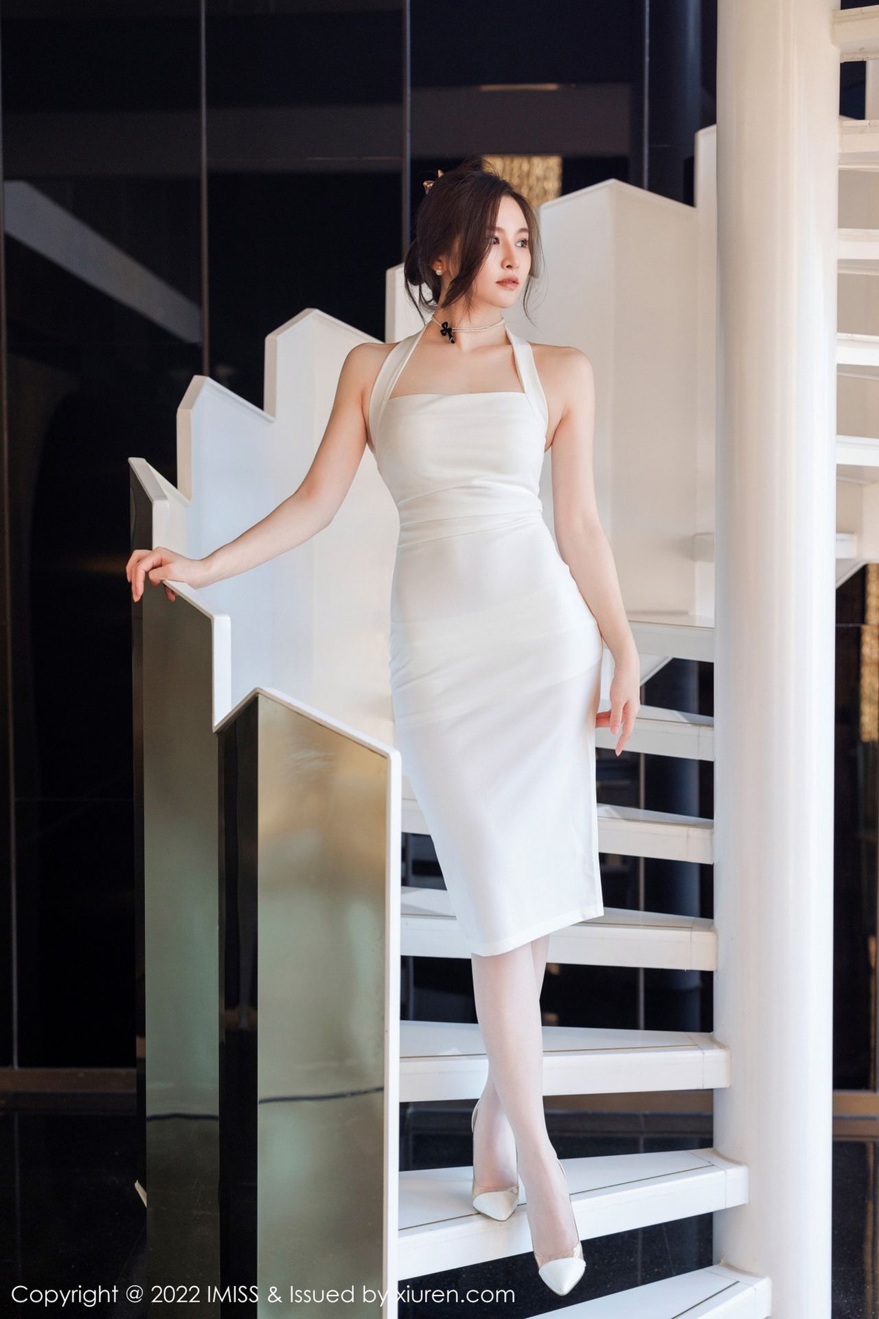 气质美女Vanessa白色连衣长裙搭配原色丝袜性感写真