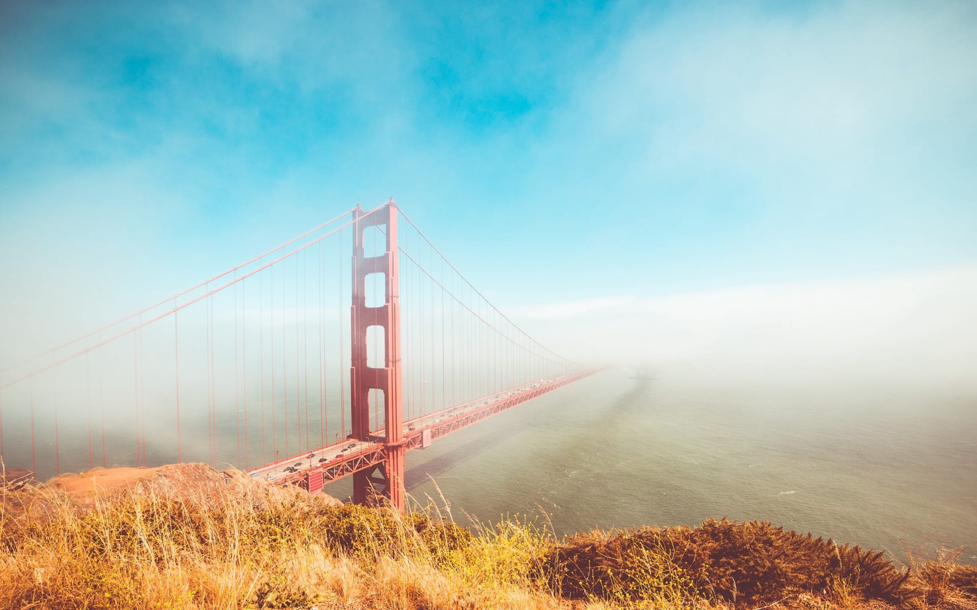 旧金山金门大桥大雾朦胧唯美风景