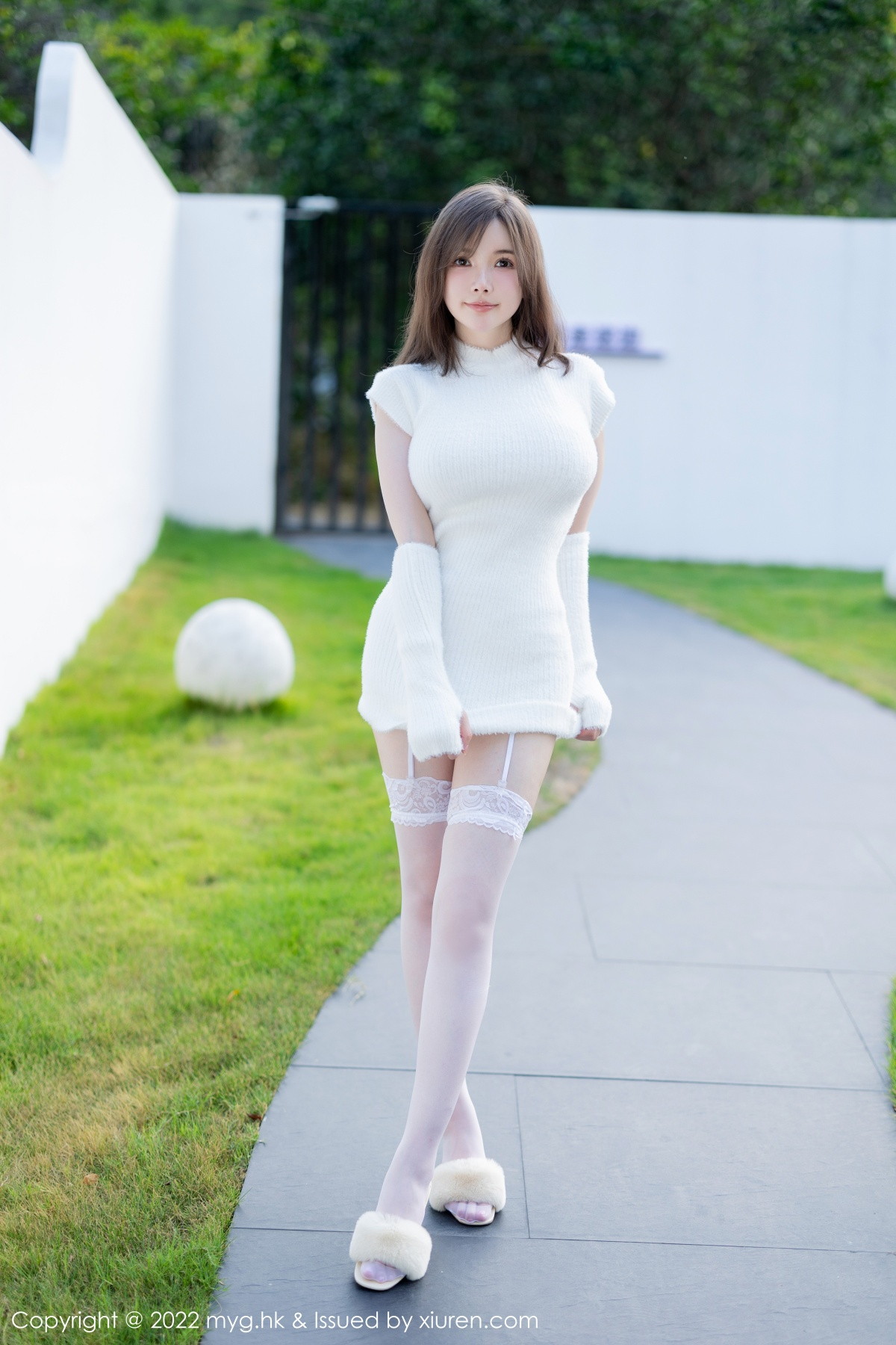 糯美子Mini白色连衣短裙绝佳身材心愿旅拍