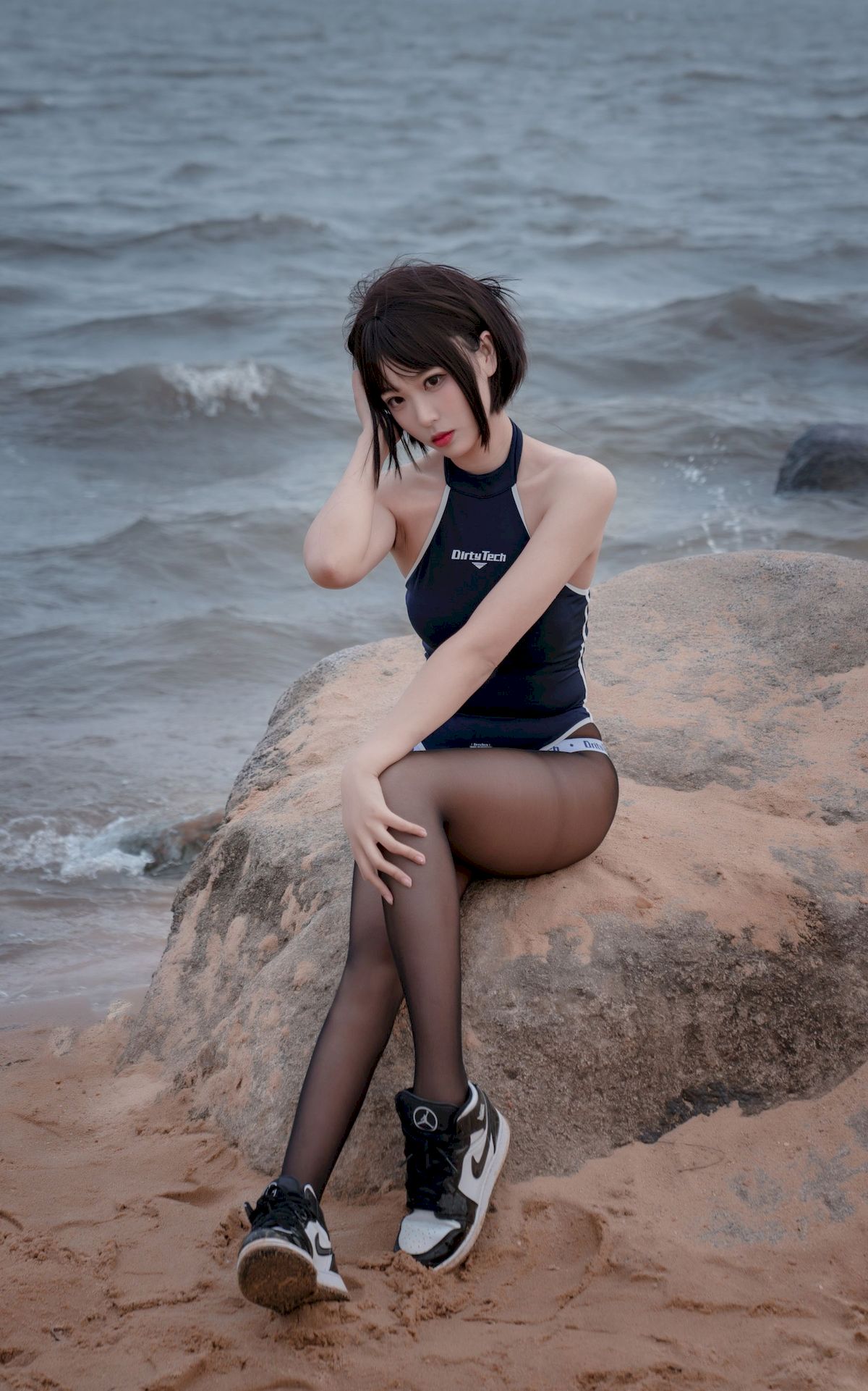 轩萧学姐黑丝美腿沙滩竞泳主题户外写真
