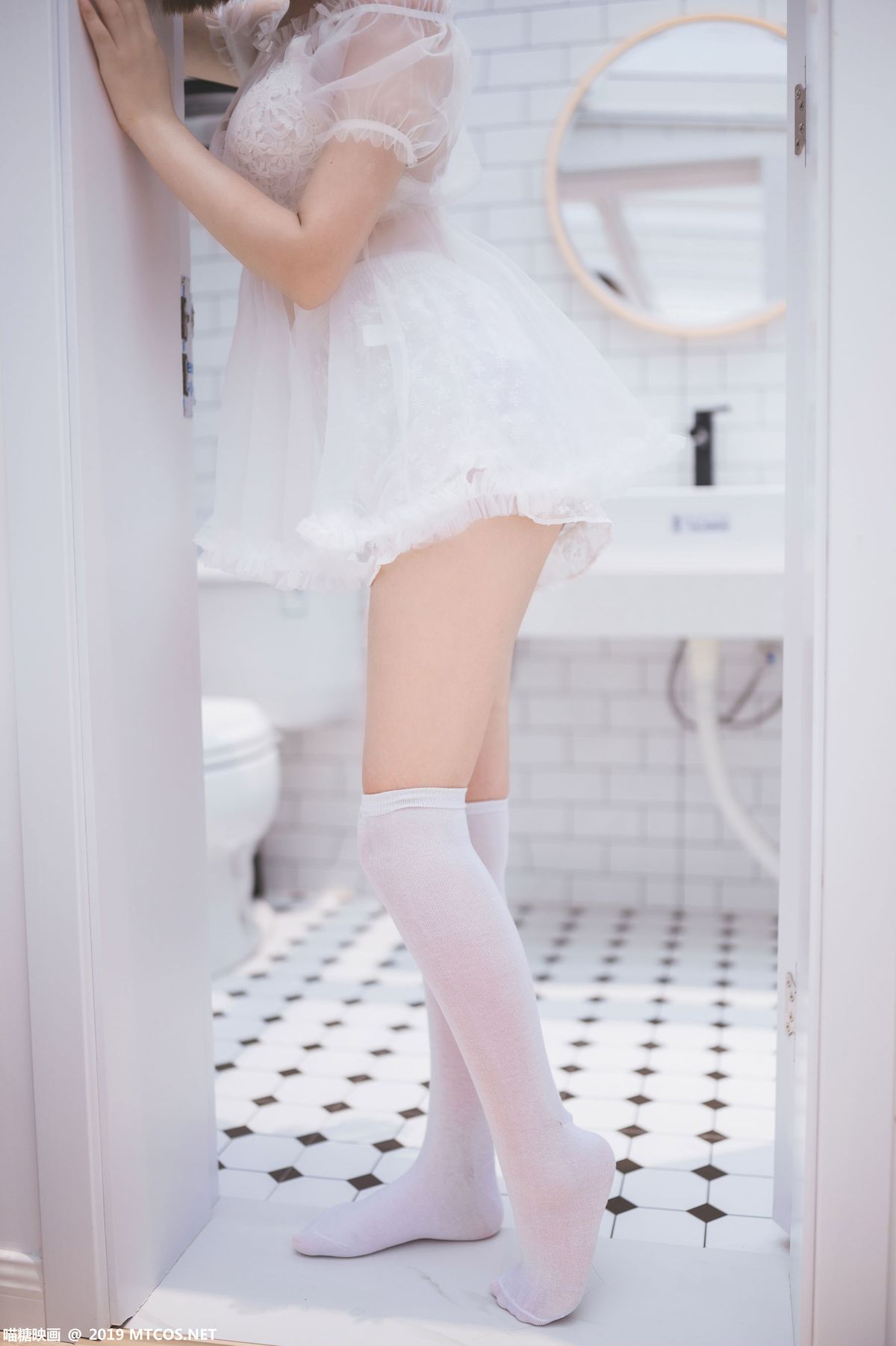 萝莉控浴室轻透蕾丝长筒袜白色の物语
