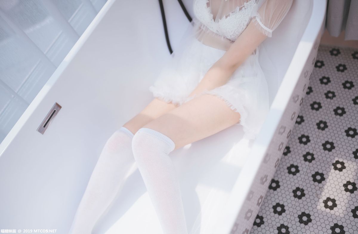 萝莉控浴室轻透蕾丝长筒袜白色の物语