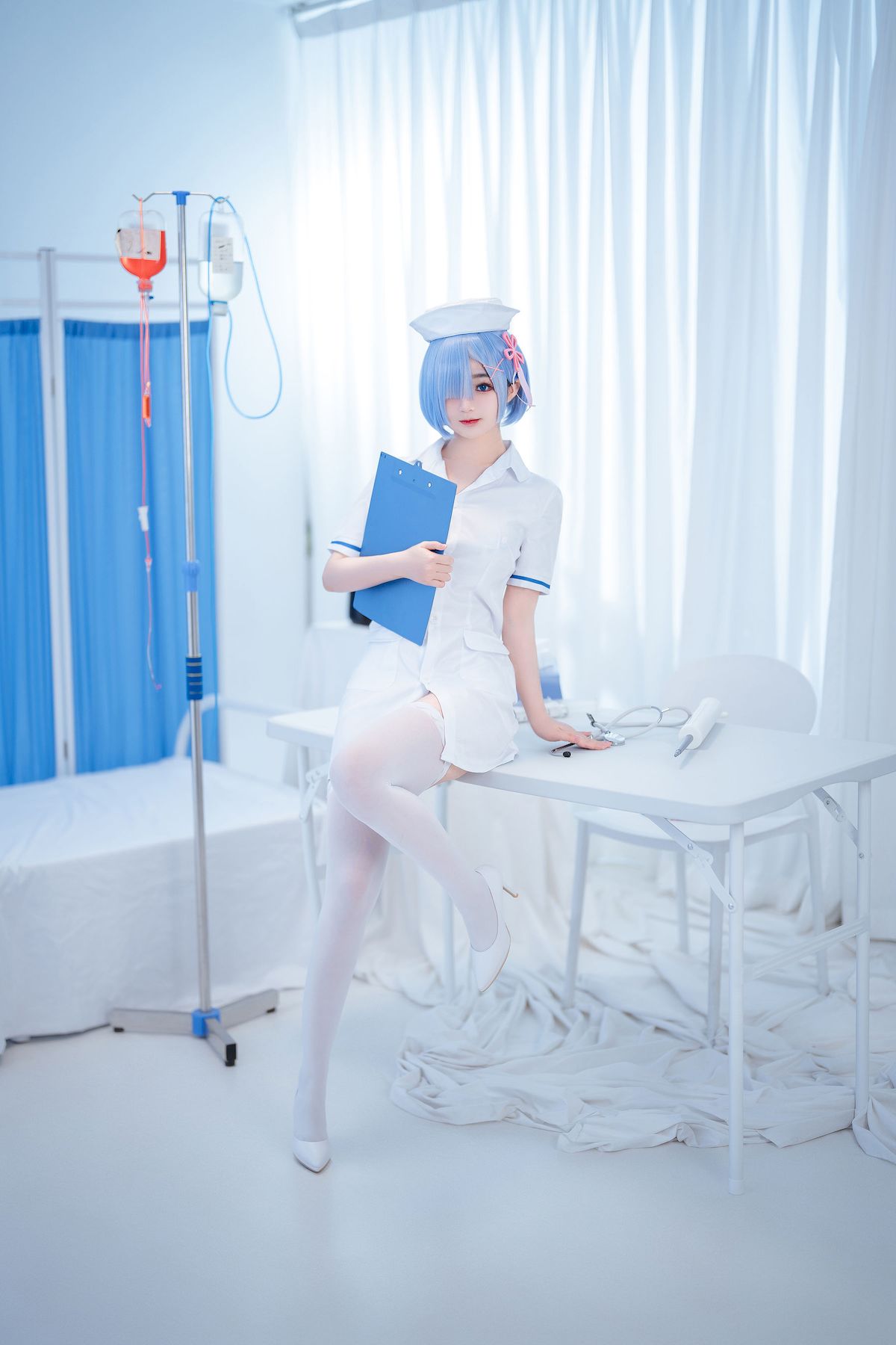 优雅白色护士制服搭配肉色丝袜写真，带来治愈与性感的视觉盛宴 - 知乎