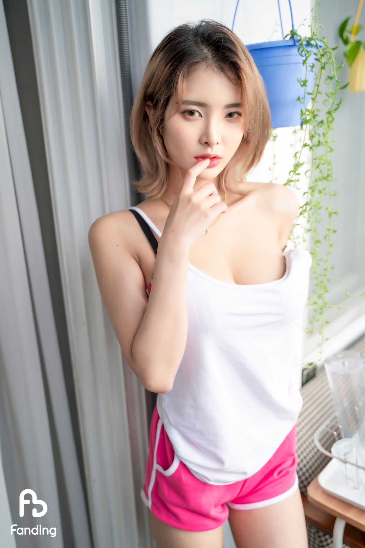 GF-Yeon清爽短发白嫩身材居家女友系列写真