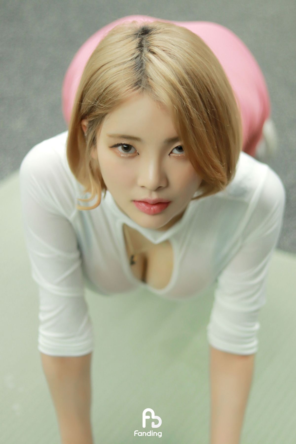 韩国美女Yeon一头短发运动服饰健身女孩写真