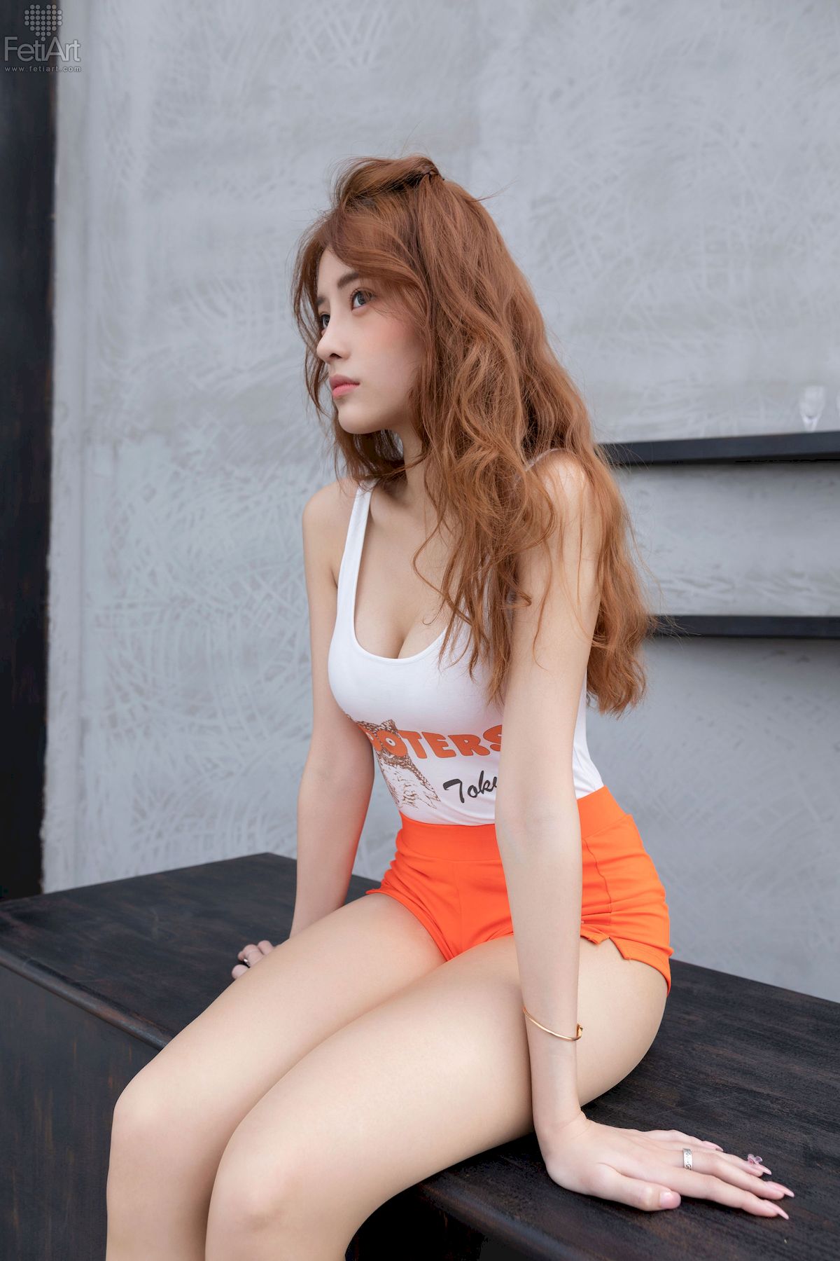 模特Cherry夏季清凉服饰橘色短裤阳光写真