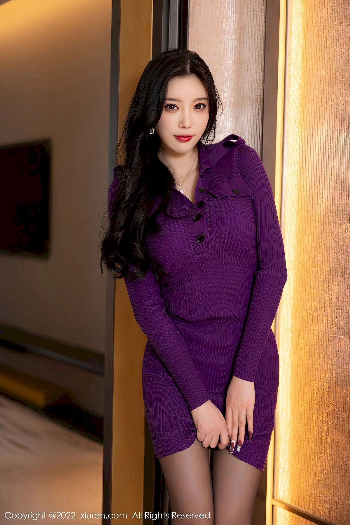 杨晨晨Yome紫色毛线连衣短裙丰腴身材写真
