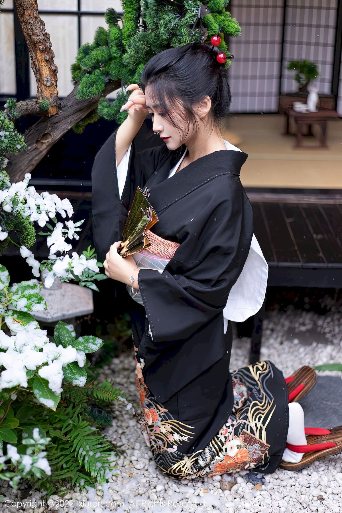 laura阿姣深色日式和服娇美姿态性感写真