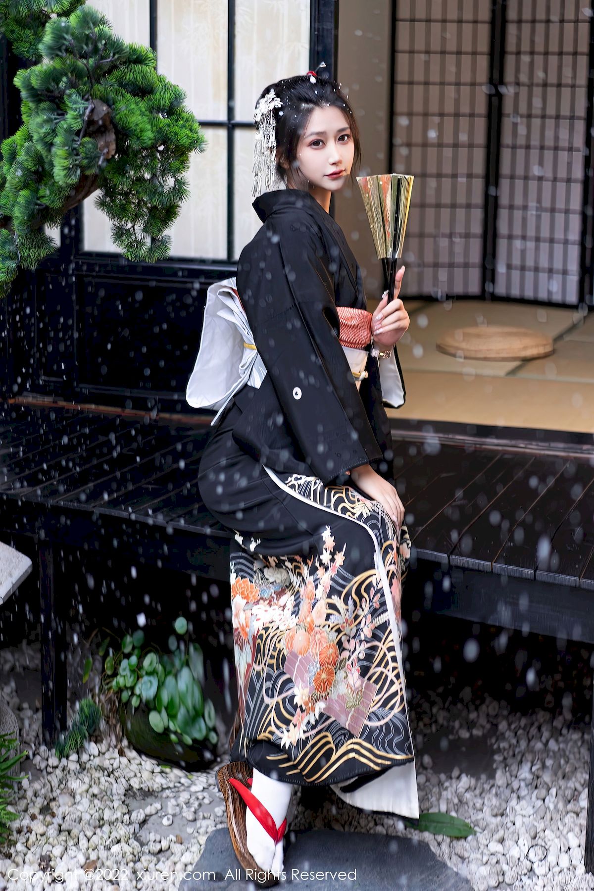 laura阿姣深色日式和服娇美姿态性感写真