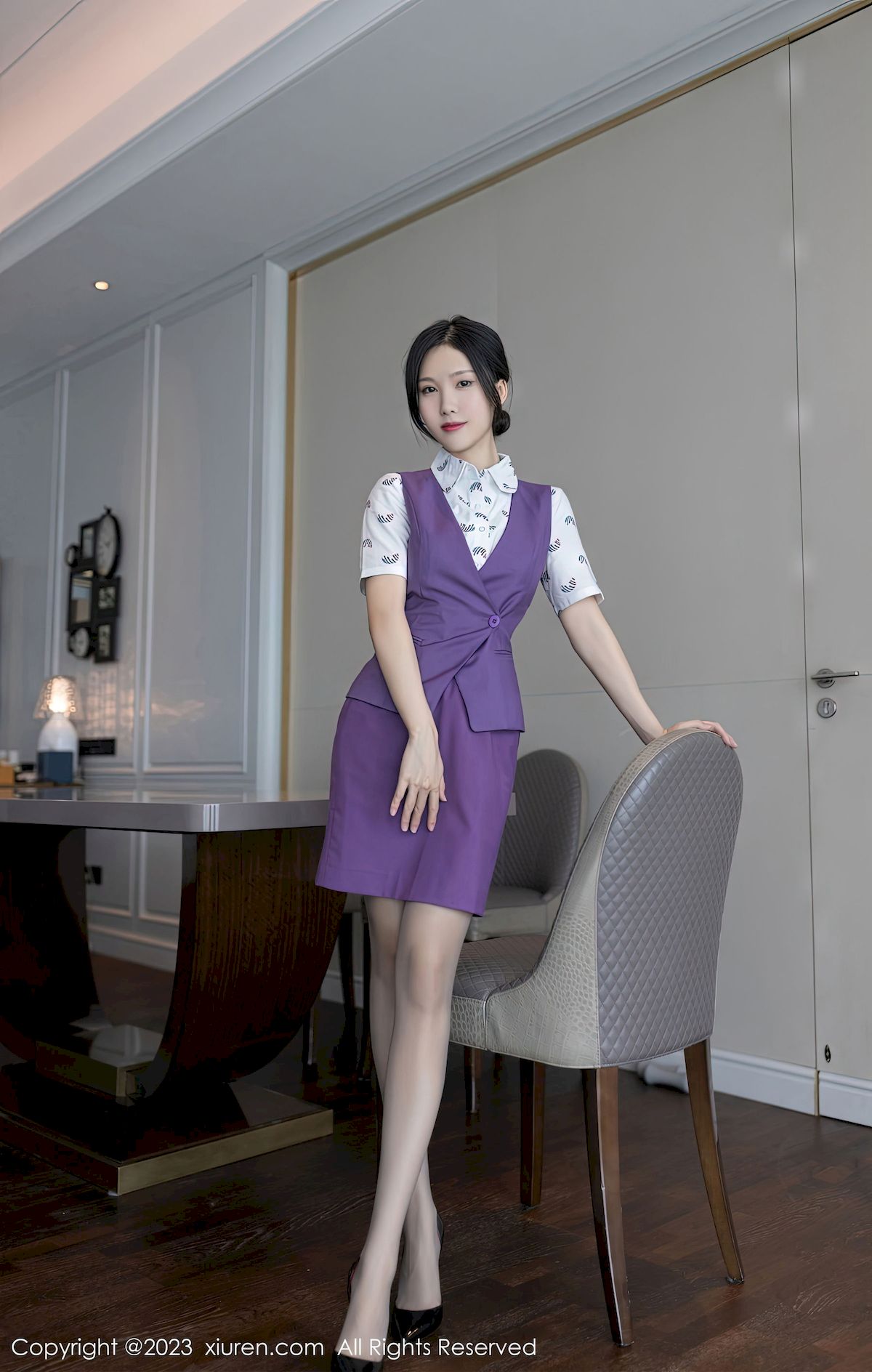 抖娘利世空姐制服搭配紫色短裙性感写真