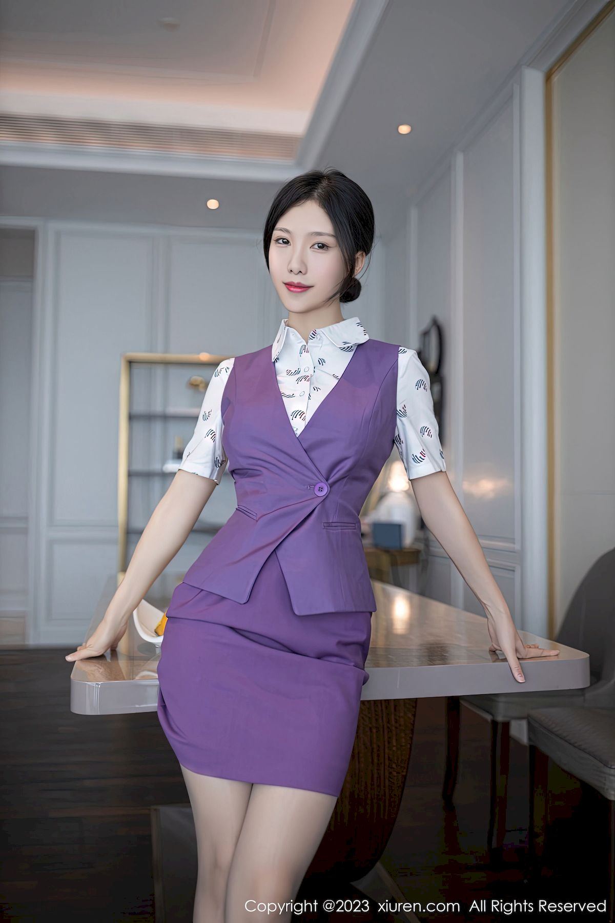 抖娘利世空姐制服搭配紫色短裙性感写真