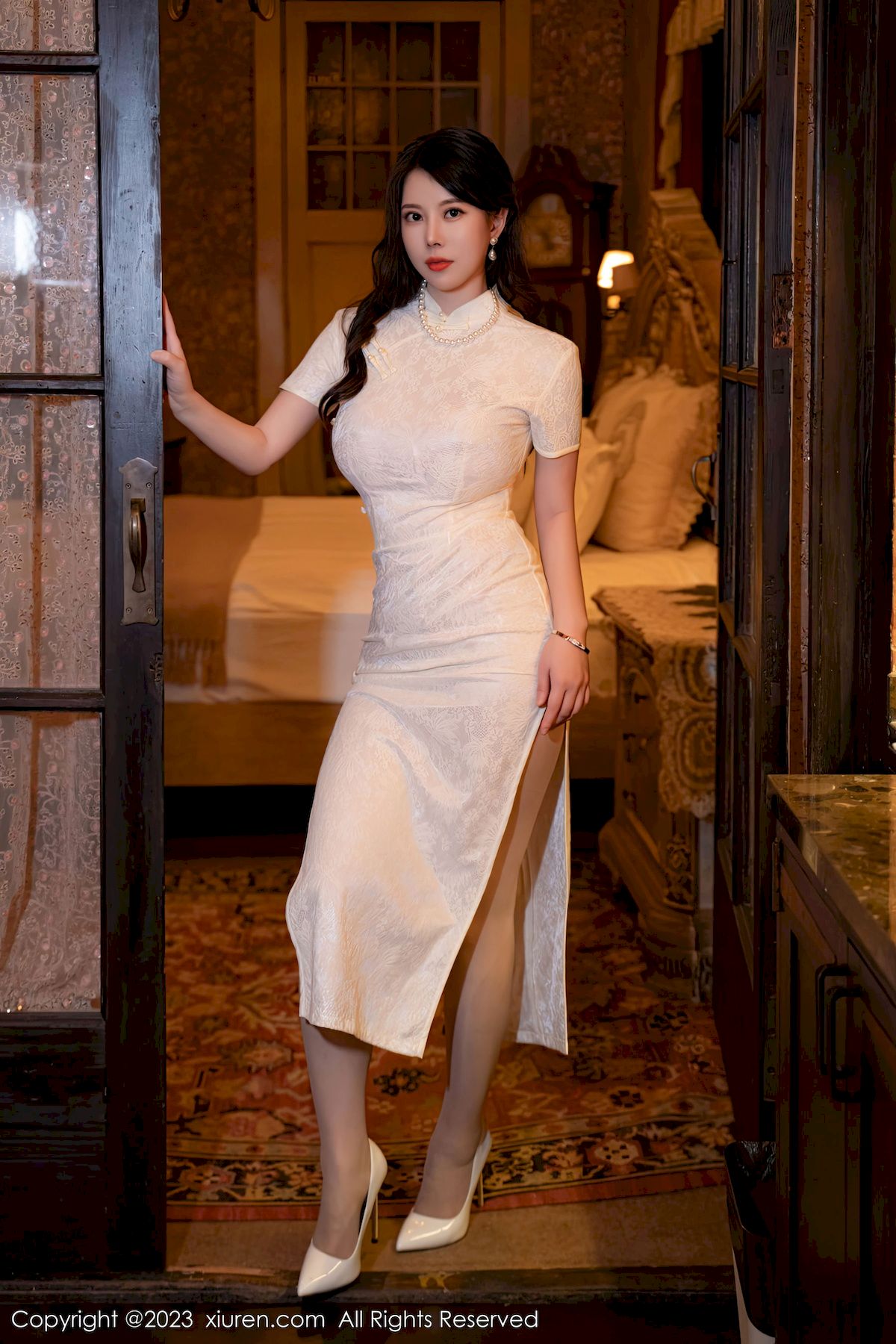 白茹雪Abby白色旗袍服饰丰腴身材写真