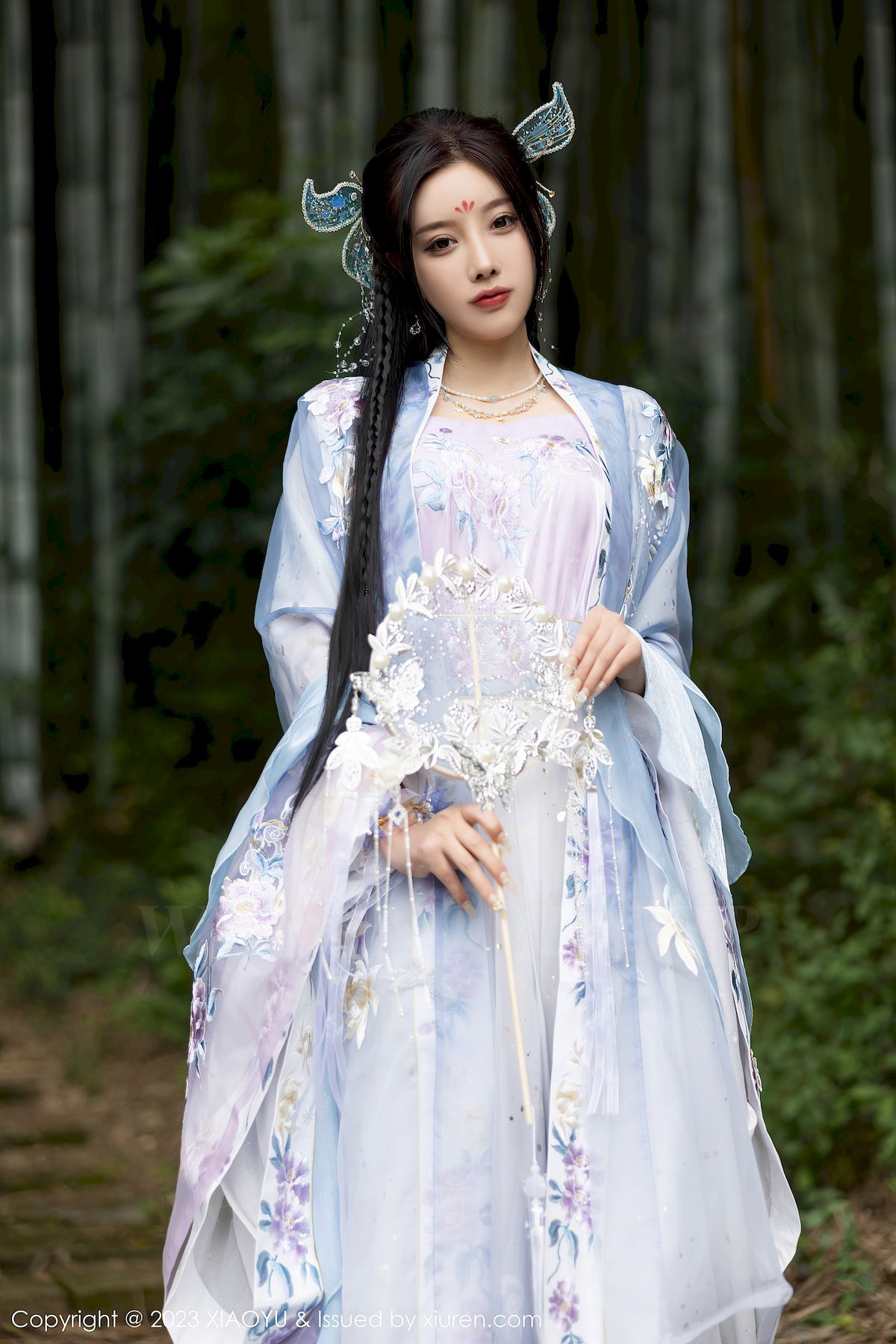 杨晨晨Yome淡蓝紫色古装服饰白色丝袜写真