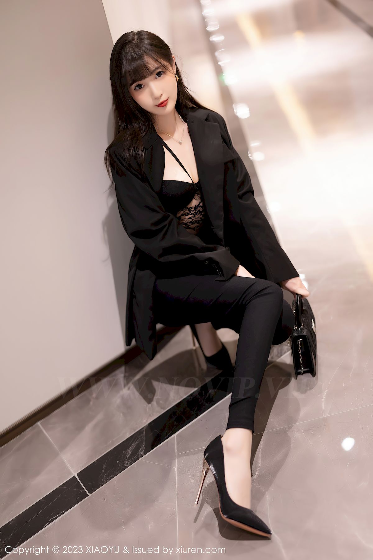 林星阑黑色服饰搭配原色丝袜性感写真