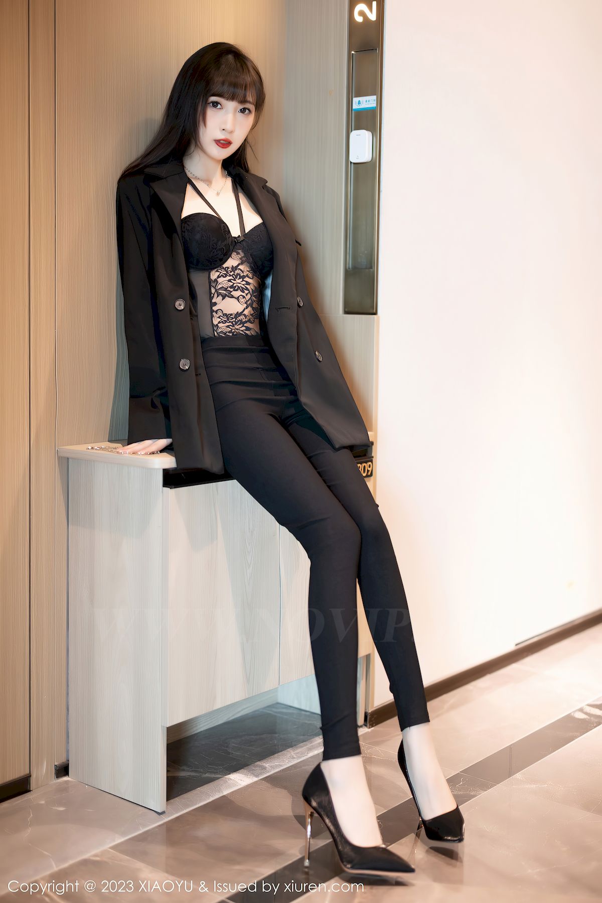 林星阑黑色服饰搭配原色丝袜性感写真