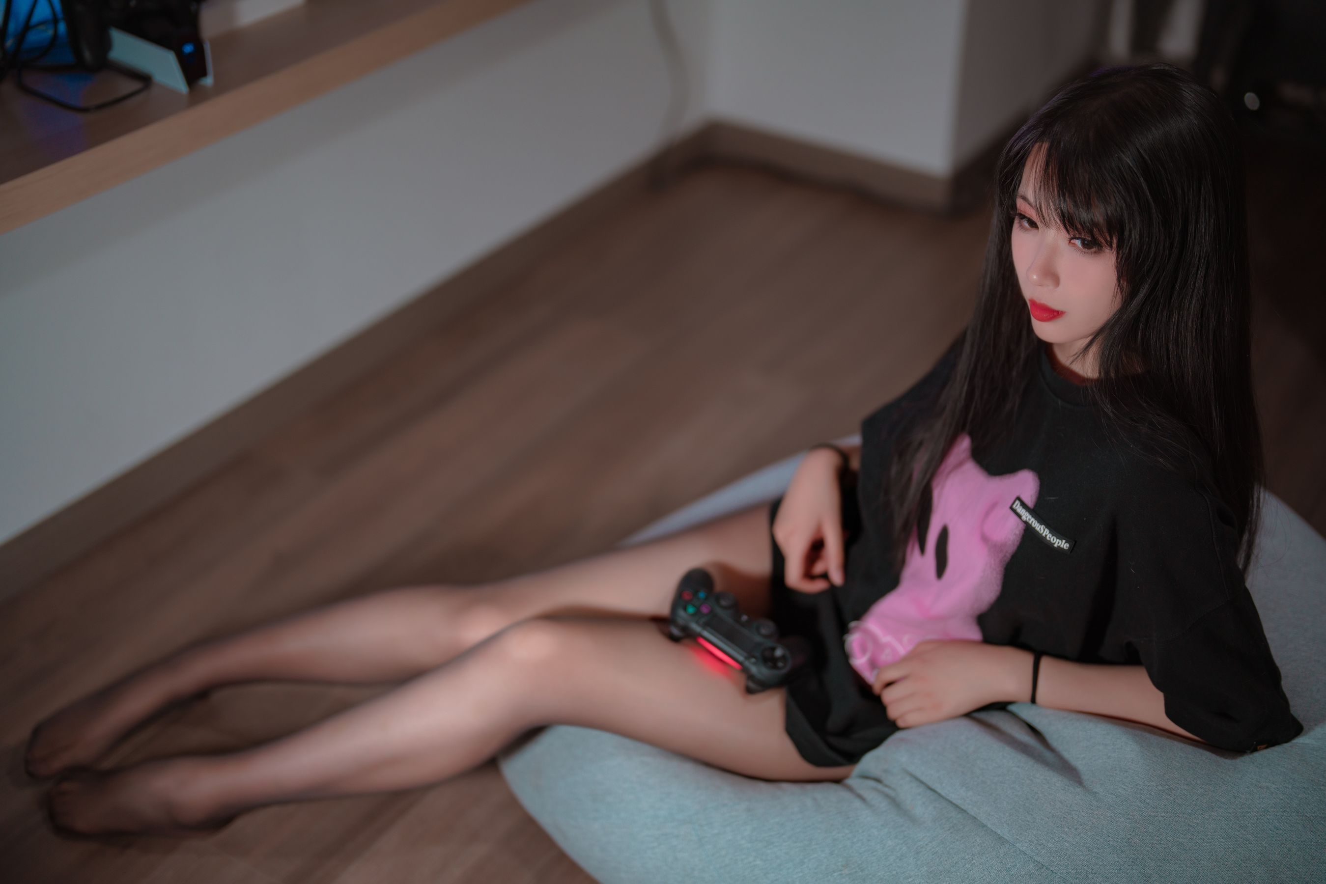 轩萧学姐 - 黑丝美腿绝色容颜游戏时间主题