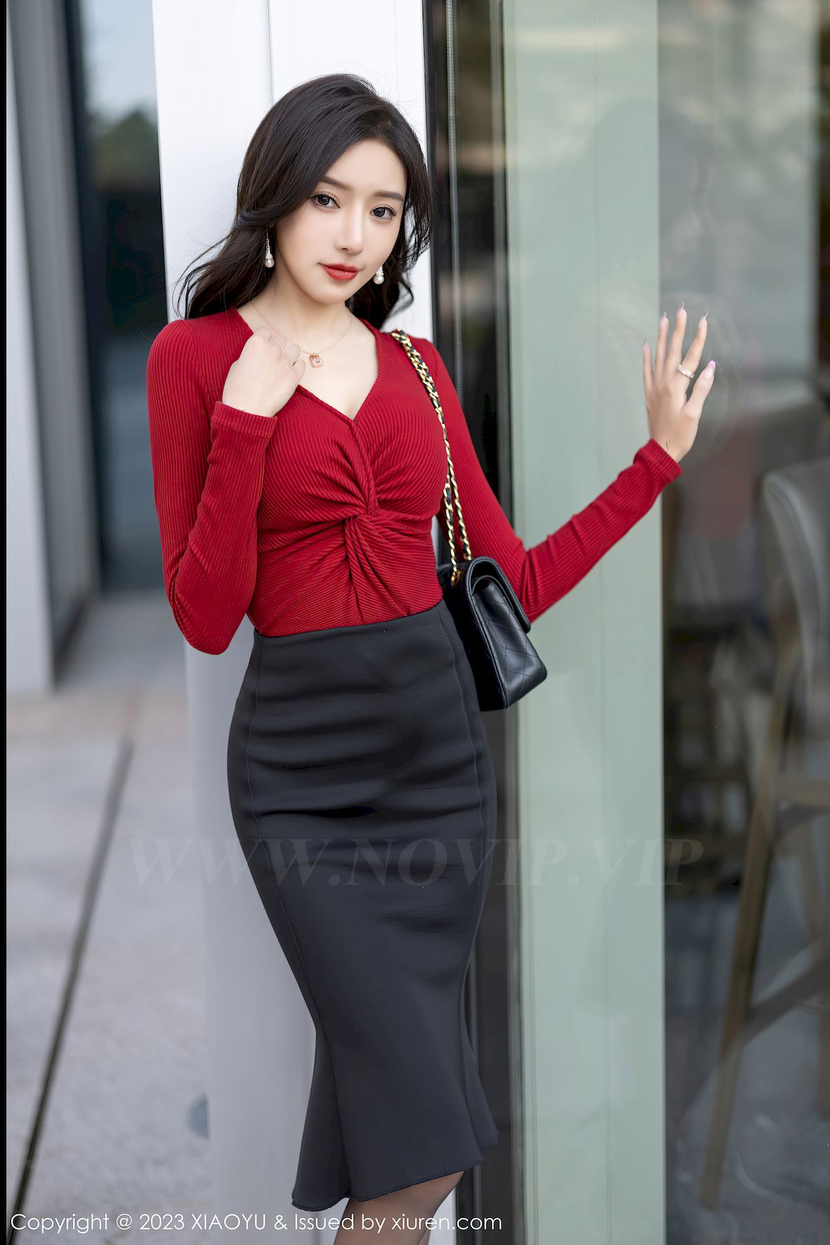 女神王馨瑶yanni红色服饰搭配黑色短裙写真