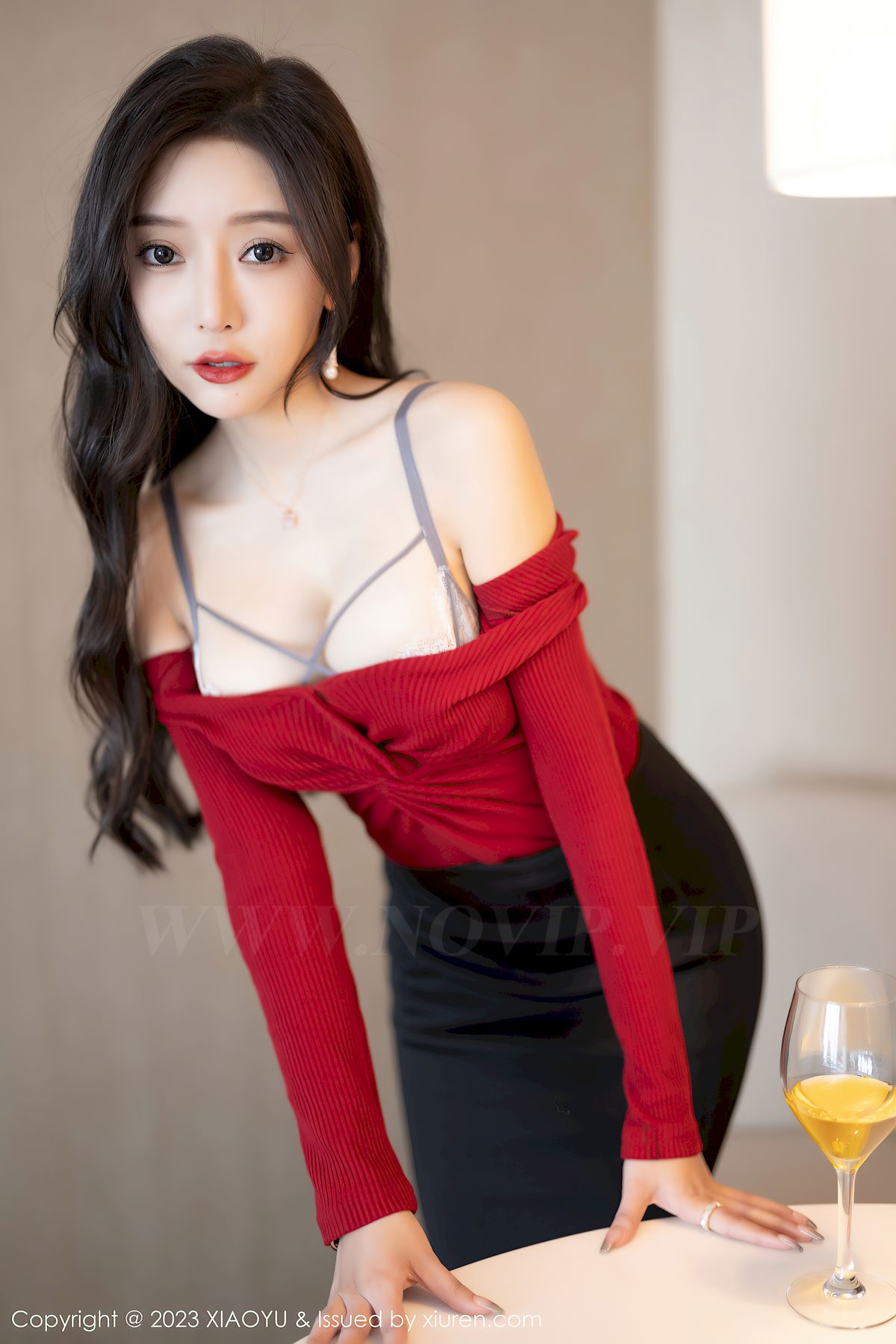 女神王馨瑶yanni红色服饰搭配黑色短裙写真