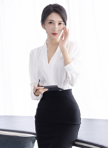 秀人网美女模特林乐一白色上衣搭配黑色短裙性感写真