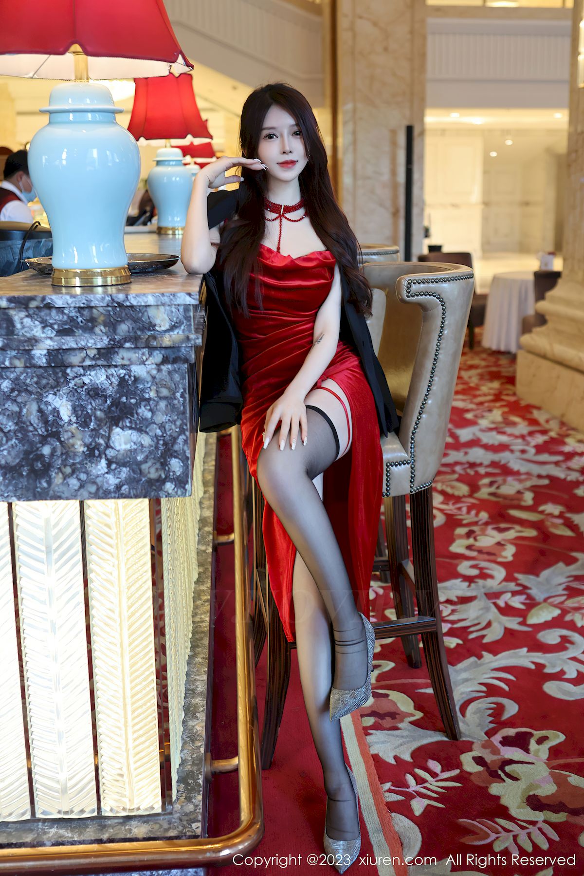 玉兔miki红色吊带长裙搭配黑丝性感写真