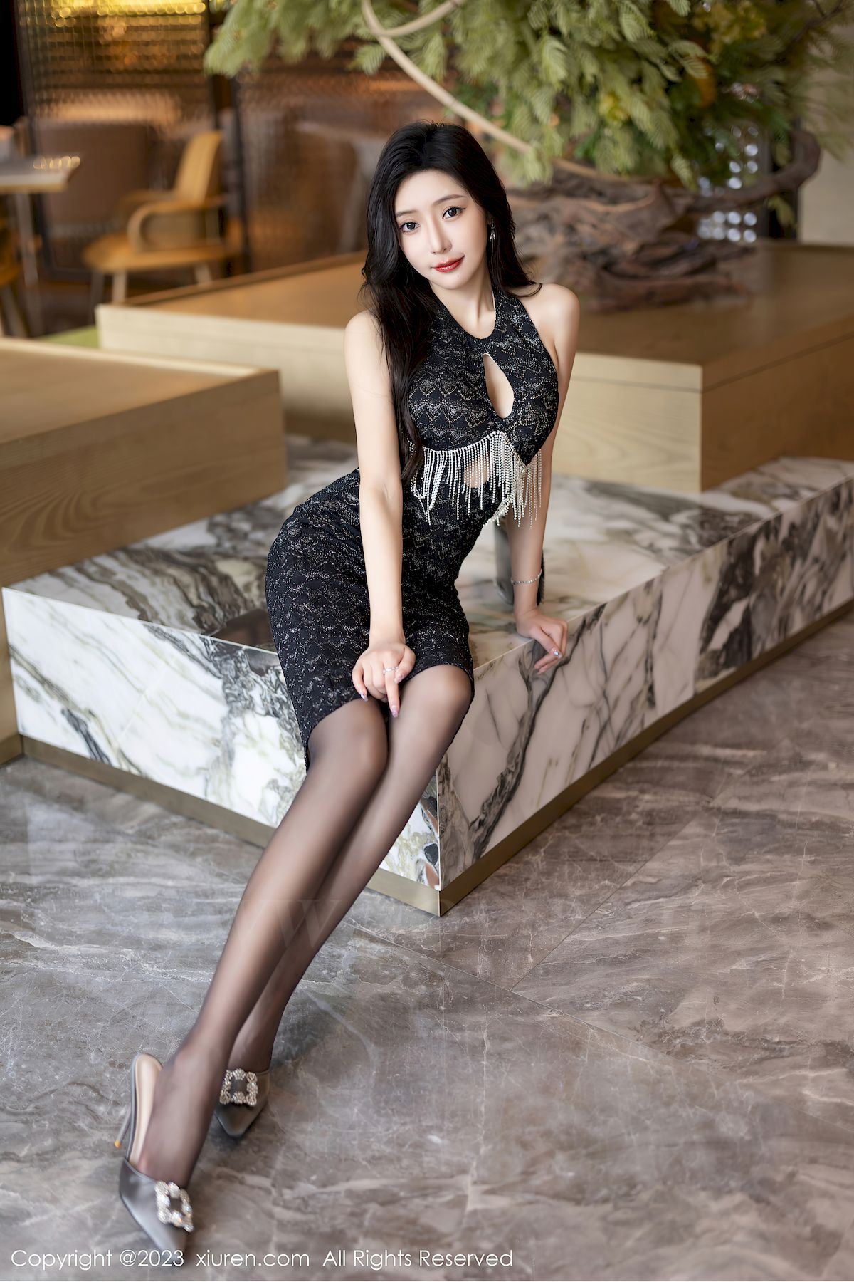 王馨瑶yanni黑色旗袍服饰御姐姿态写真