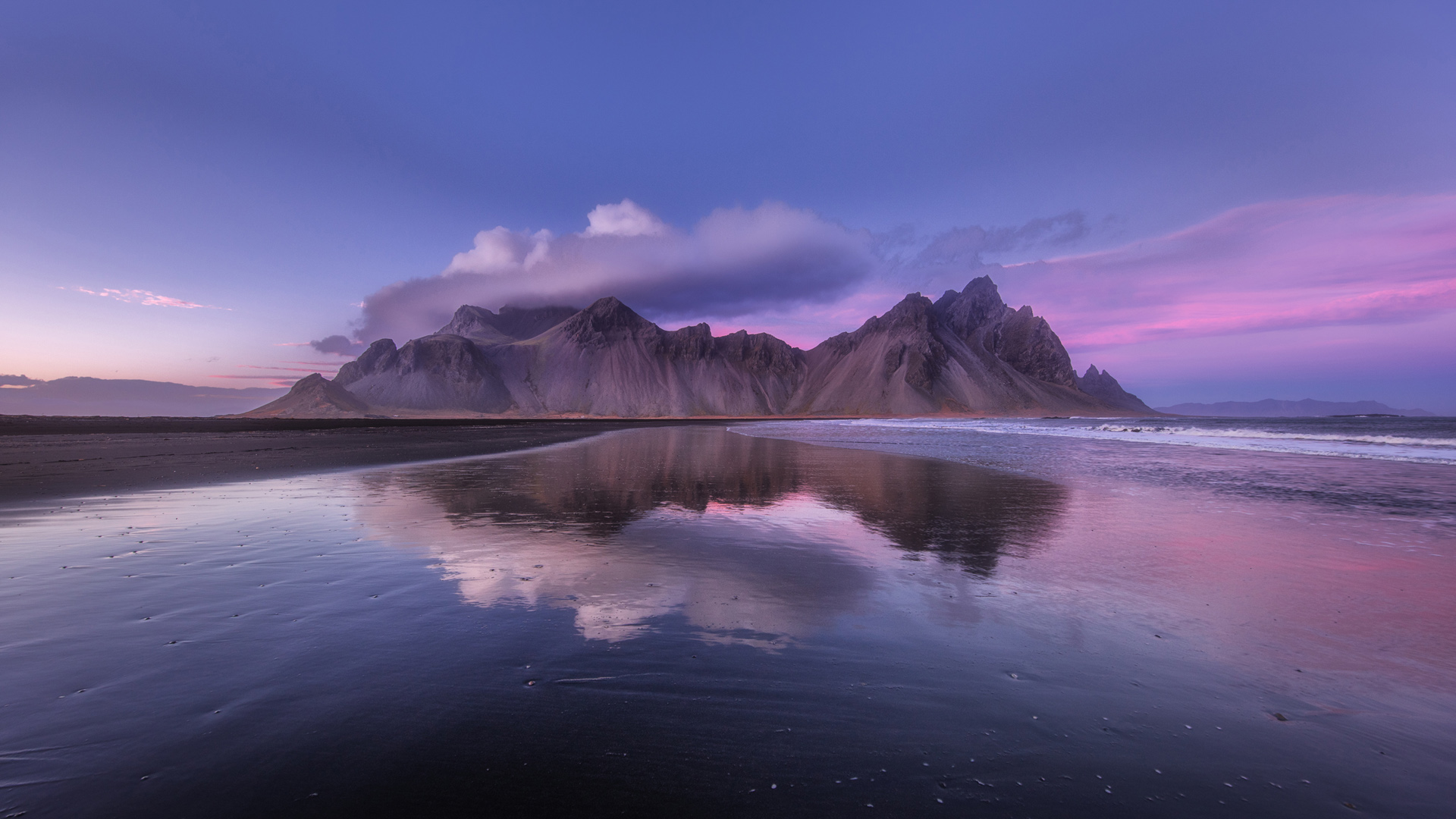 冰岛东南沿海的山脉西角山