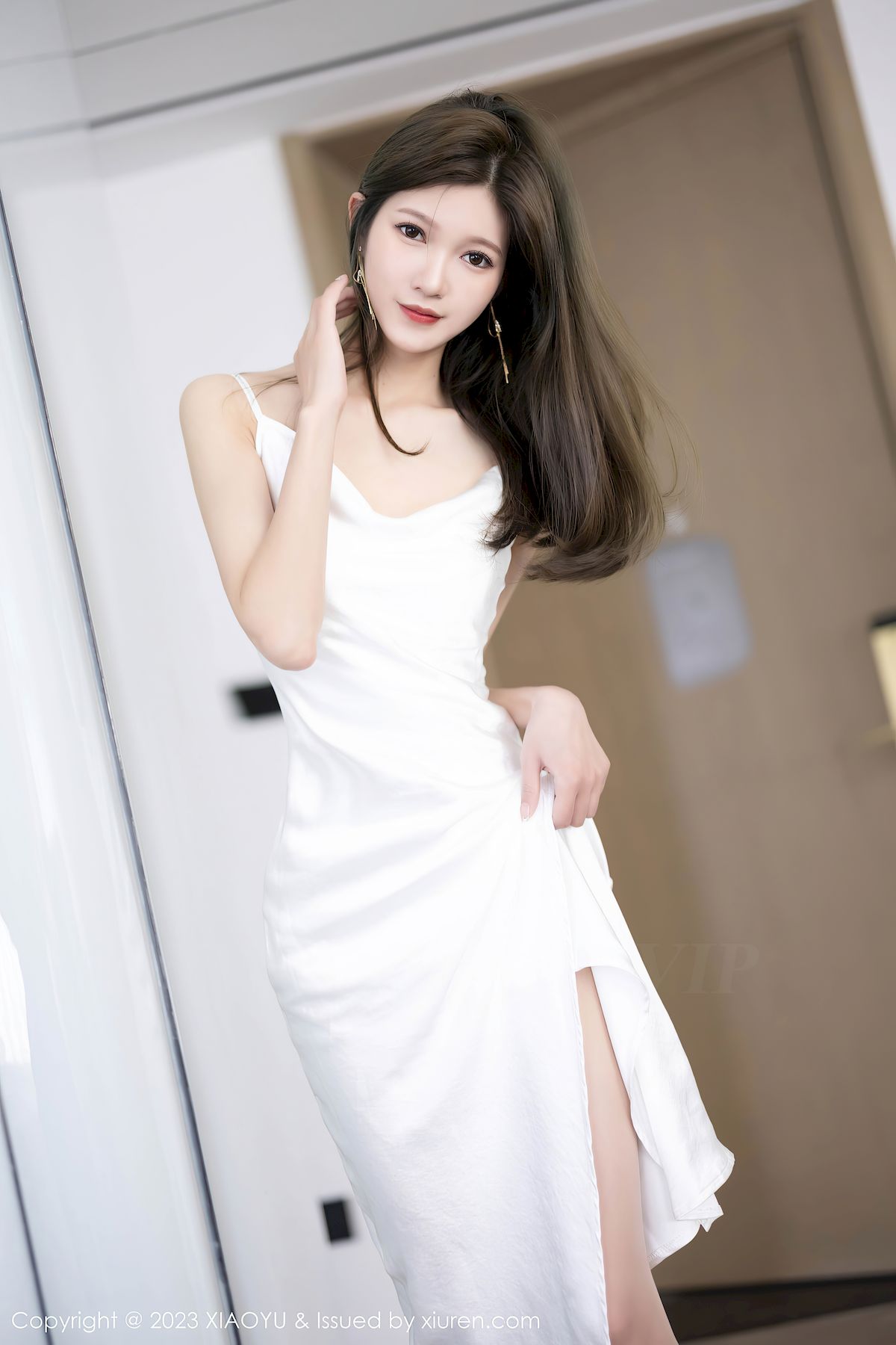 程程程-白色长裙搭配原色丝袜私房写真