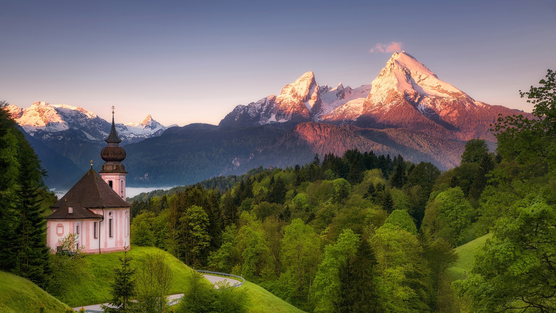 巴伐利亚阿尔卑斯山脉教堂风景