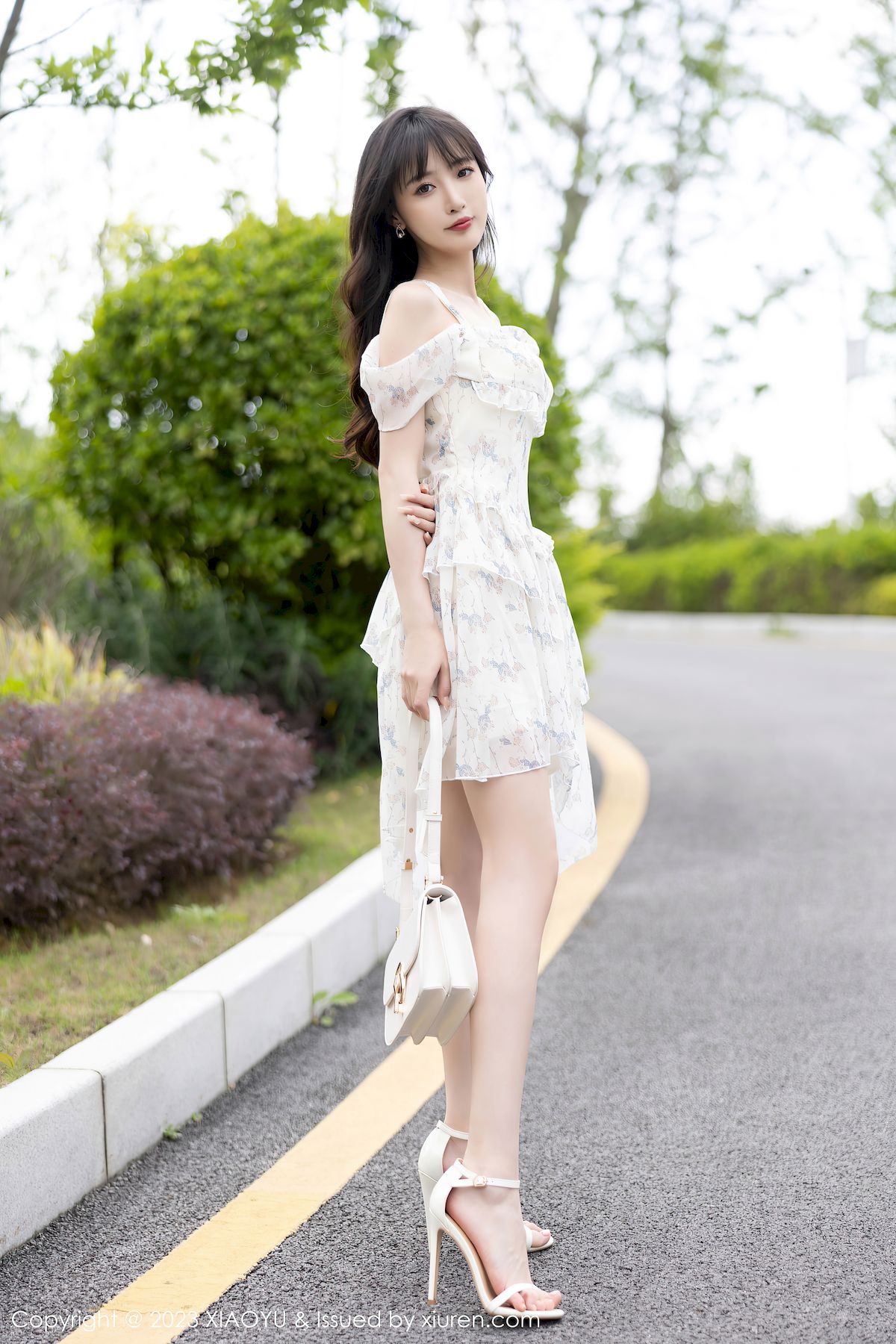 林星阑白色婚纱服饰搭配白色丝袜贵州旅拍
