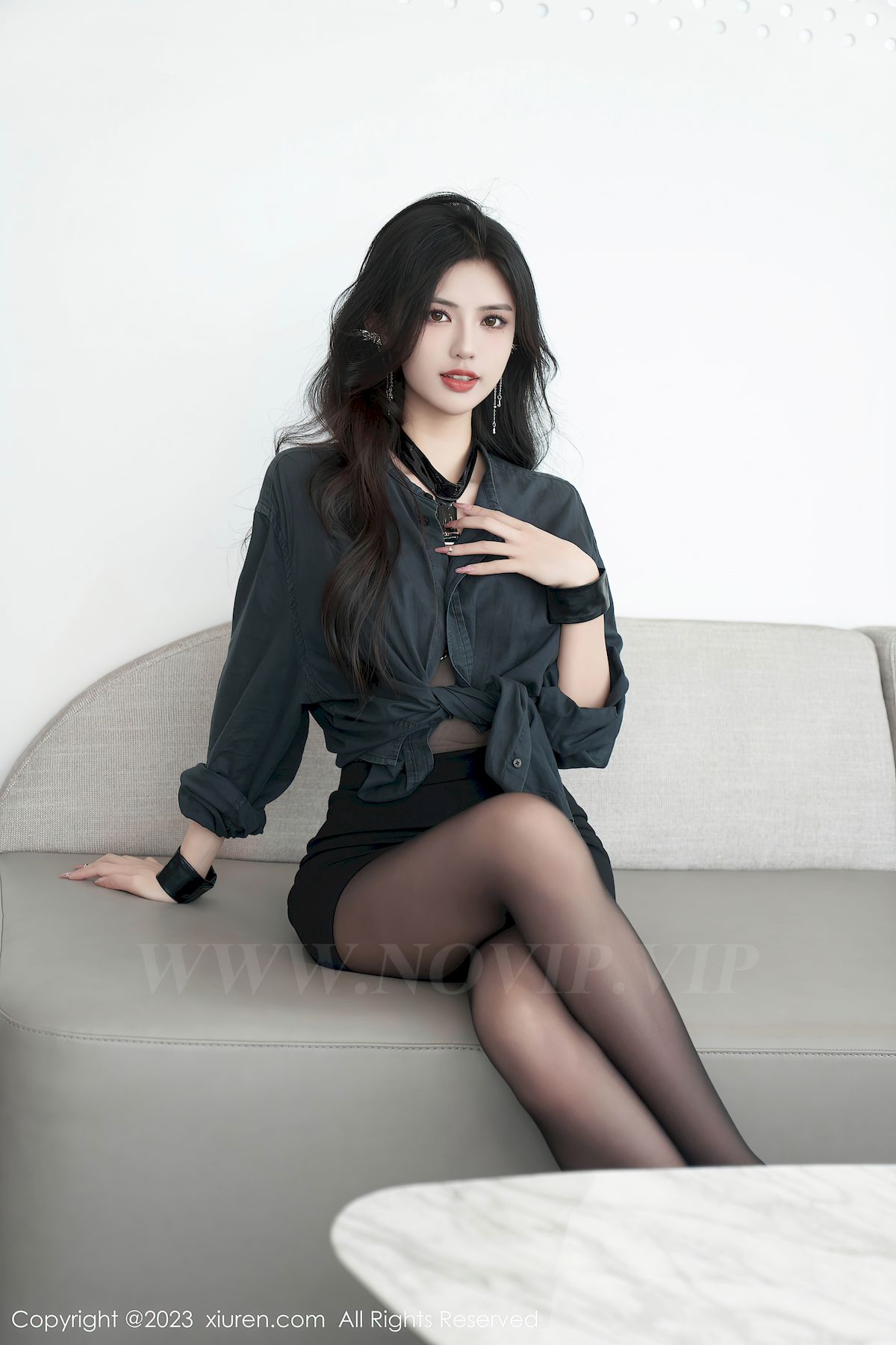 模特@浅浅Danny黑丝美腿搭配时尚穿着性感写真