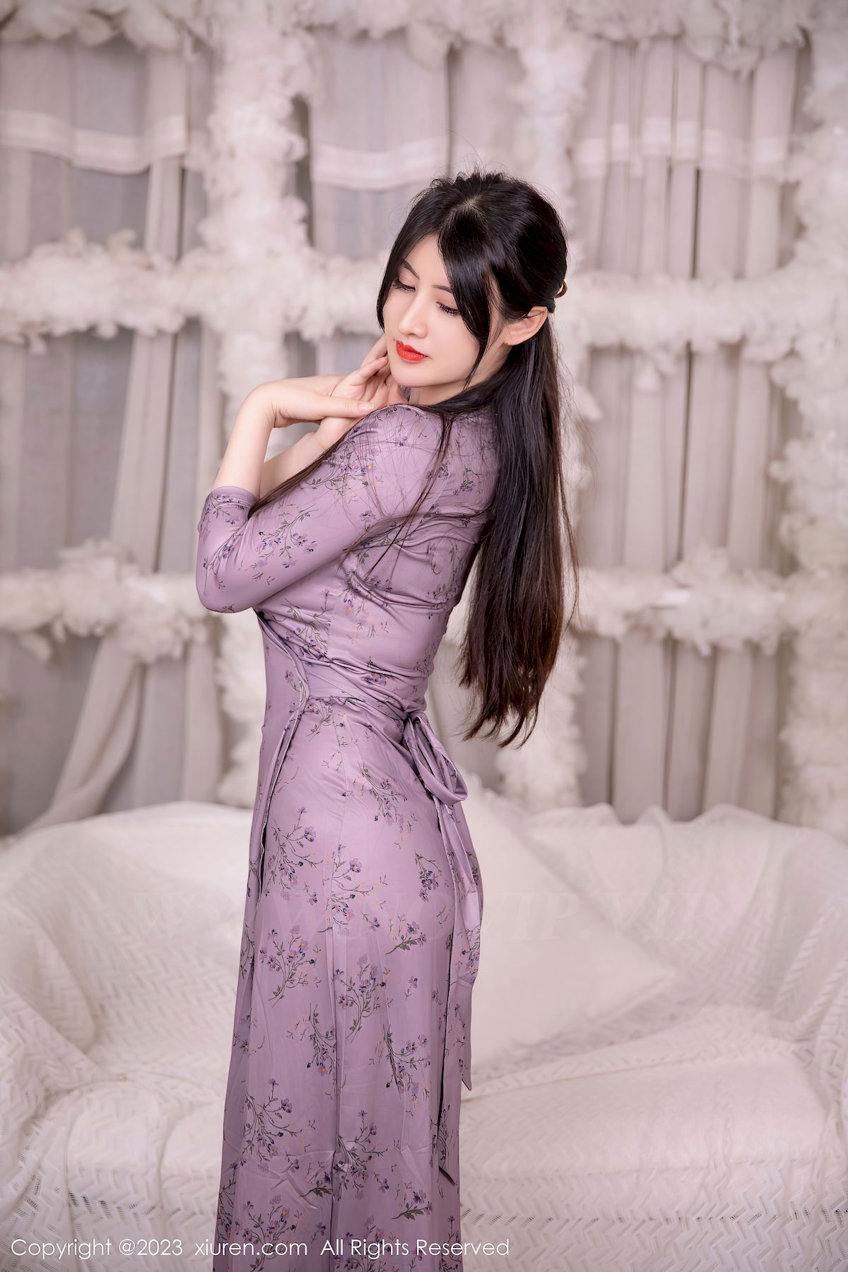 模特@陈诗诗kiki紫色长裙惹火身段性感写真