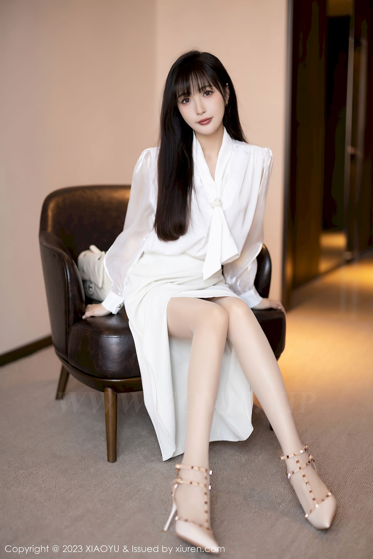 林星阑白色长裙搭配原色丝袜惠州旅拍