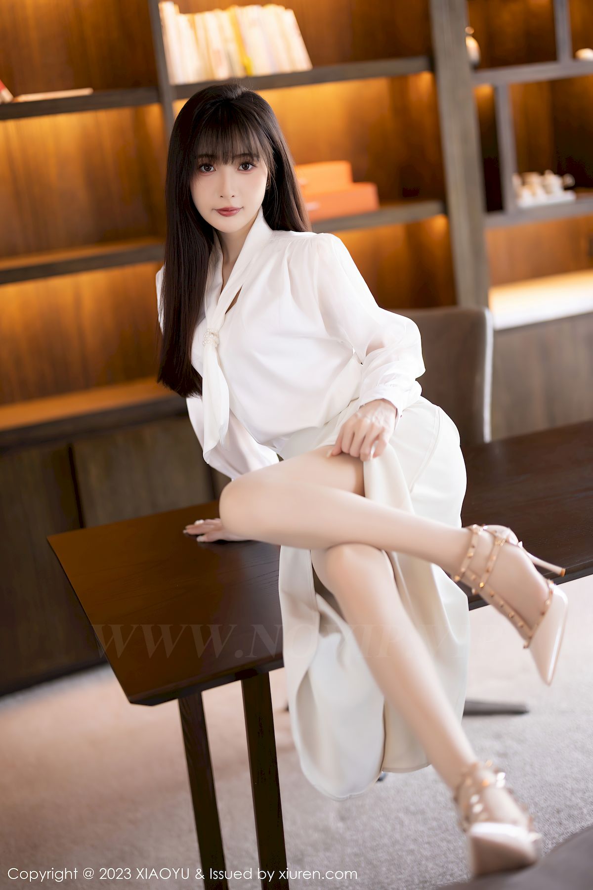 林星阑白色长裙搭配原色丝袜惠州旅拍