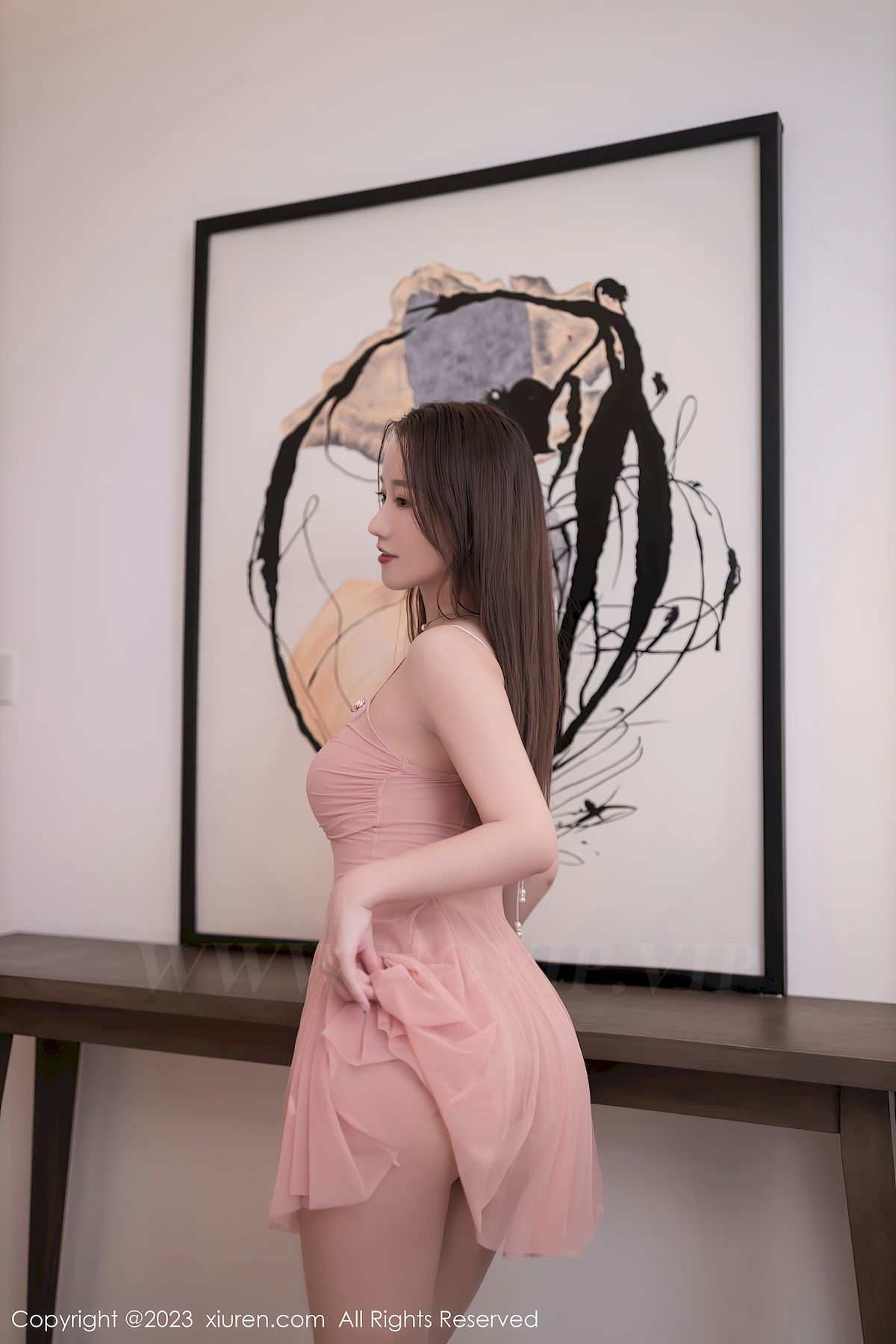 杏子Yada粉色睡裙搭配原色丝袜性感写真