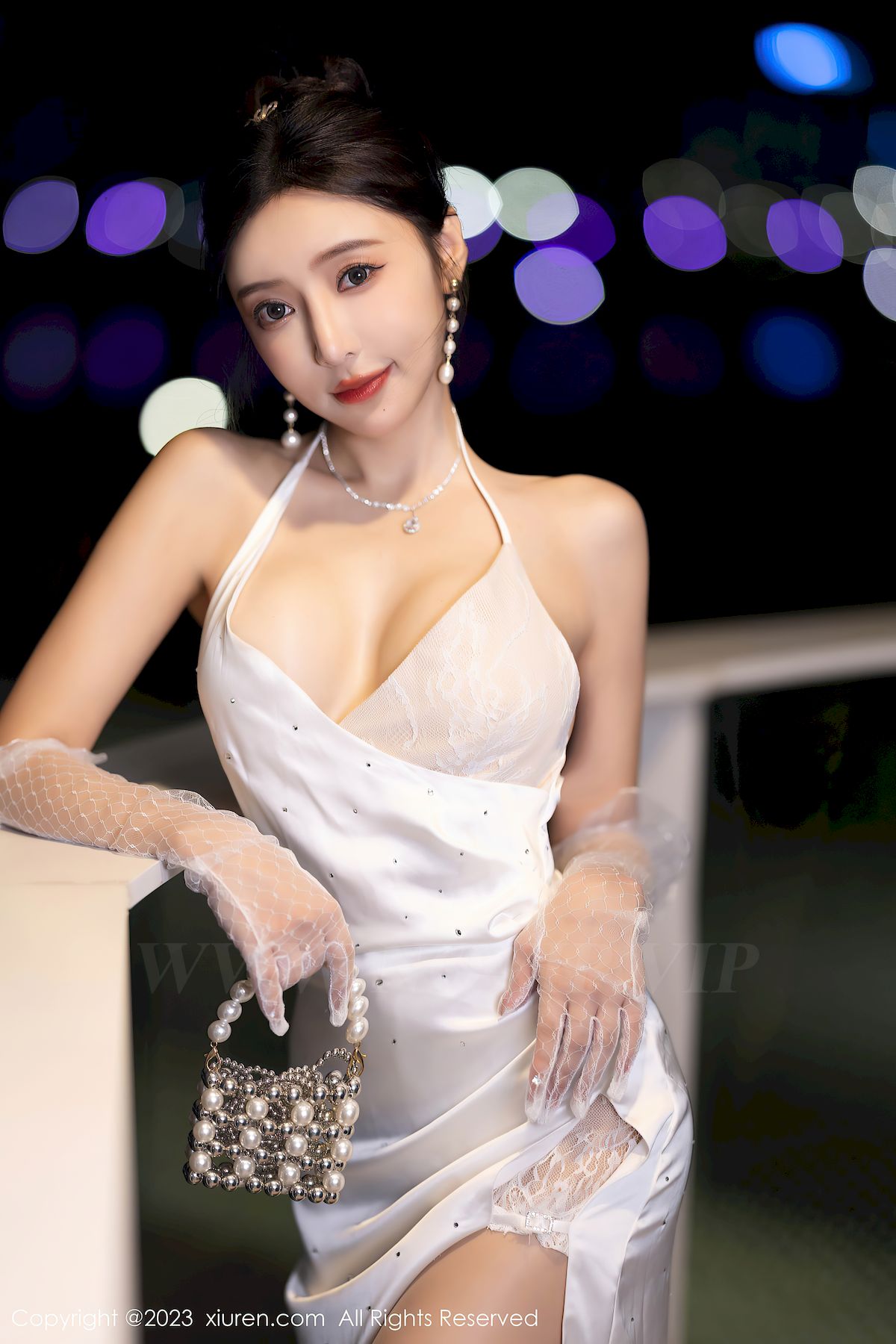 王馨瑶yanni白色礼裙白色高跟鞋安吉旅拍