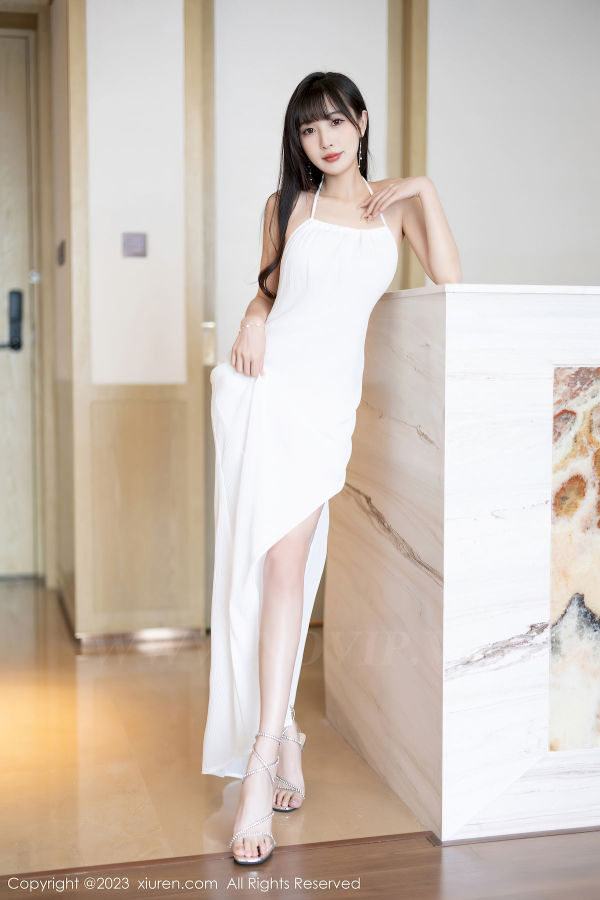 模特林星阑白色连衣长裙修长美腿性感写真