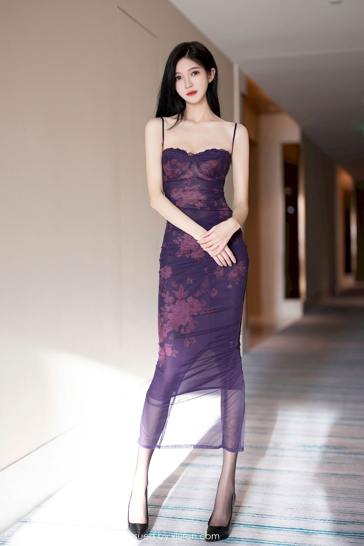 程程程-紫色吊带长裙清秀身材性感写真
