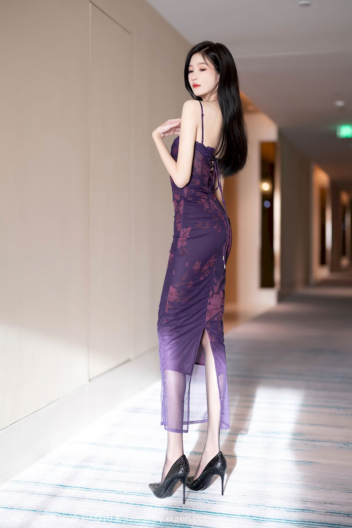 程程程-紫色吊带长裙清秀身材性感写真