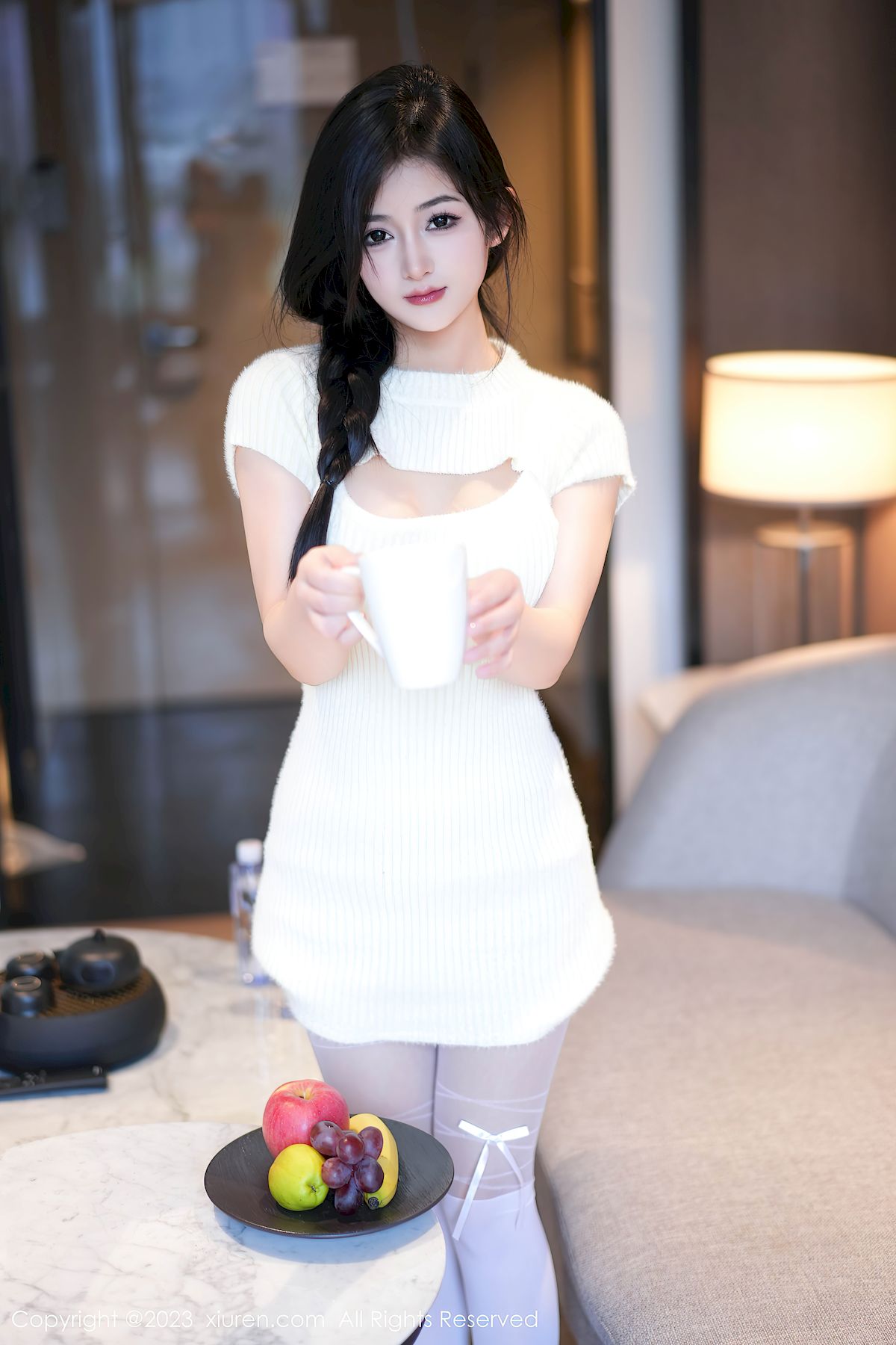 谭小灵连衣短裙搭配白色丝袜性感写真