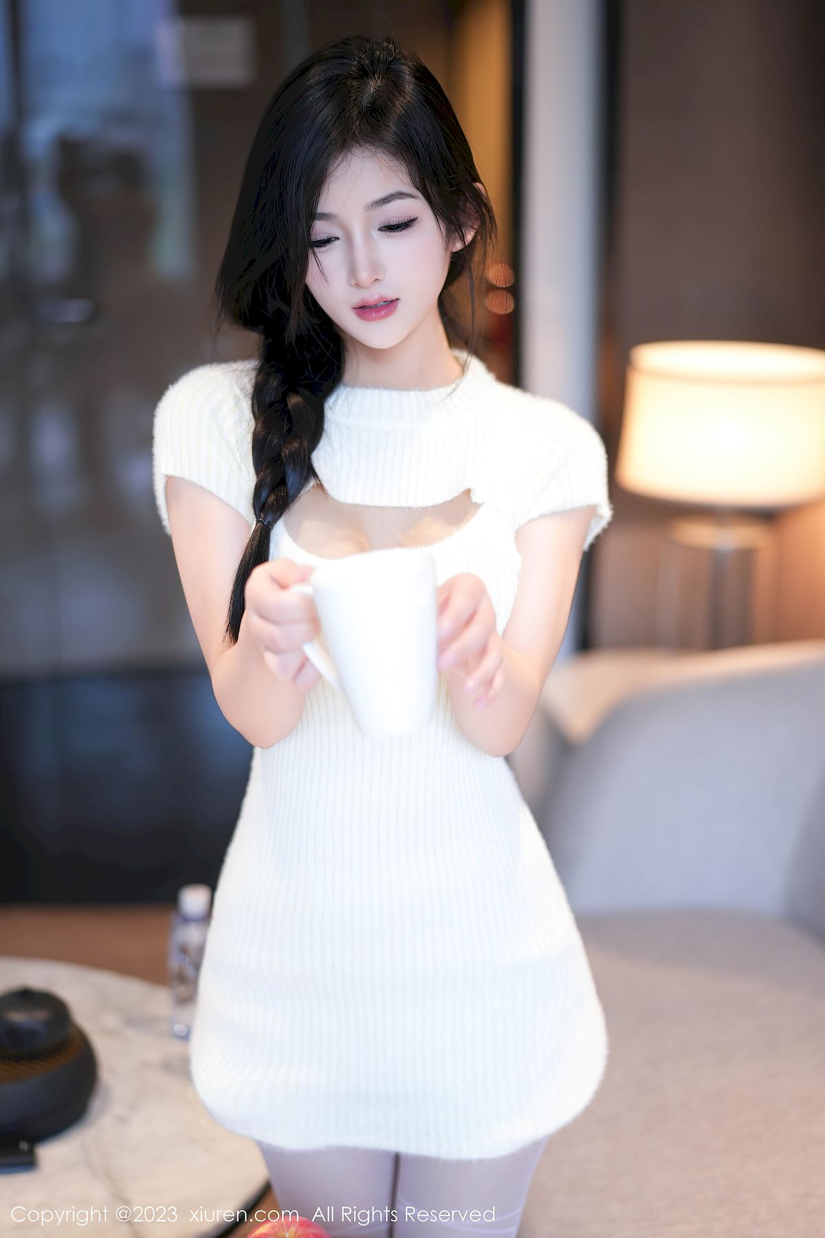谭小灵连衣短裙搭配白色丝袜性感写真