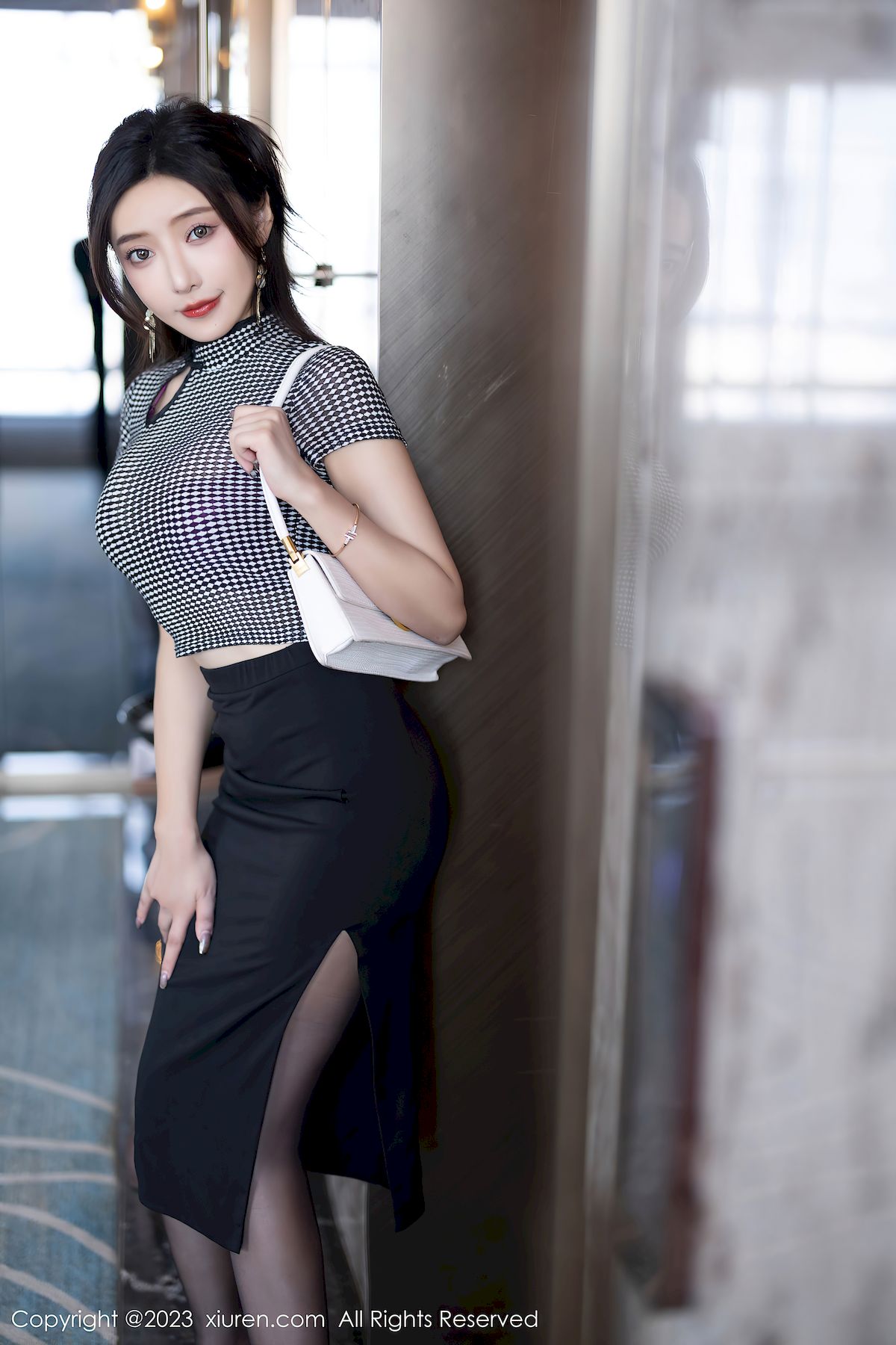 王馨瑶yanni短款上衣搭配黑色短裙性感写真