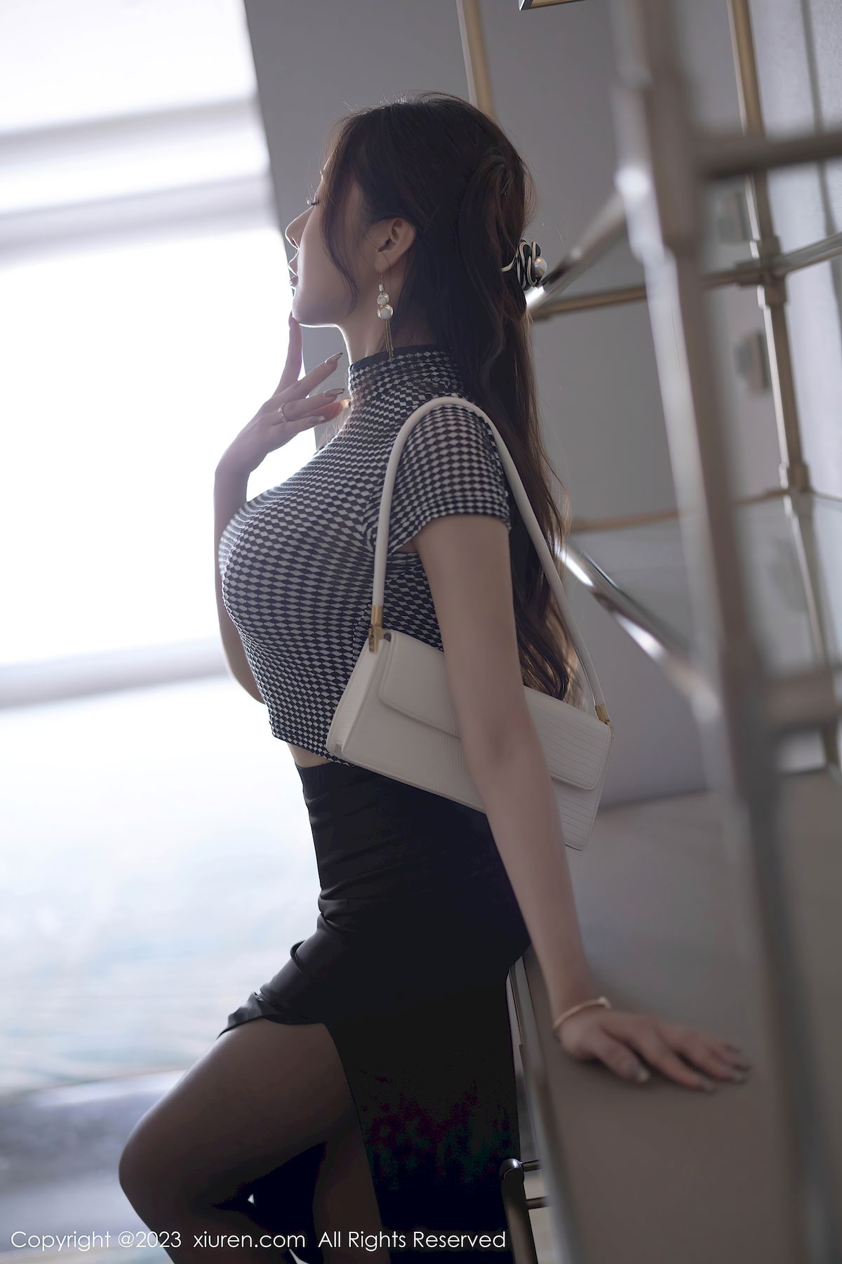 王馨瑶yanni短款上衣搭配黑色短裙性感写真