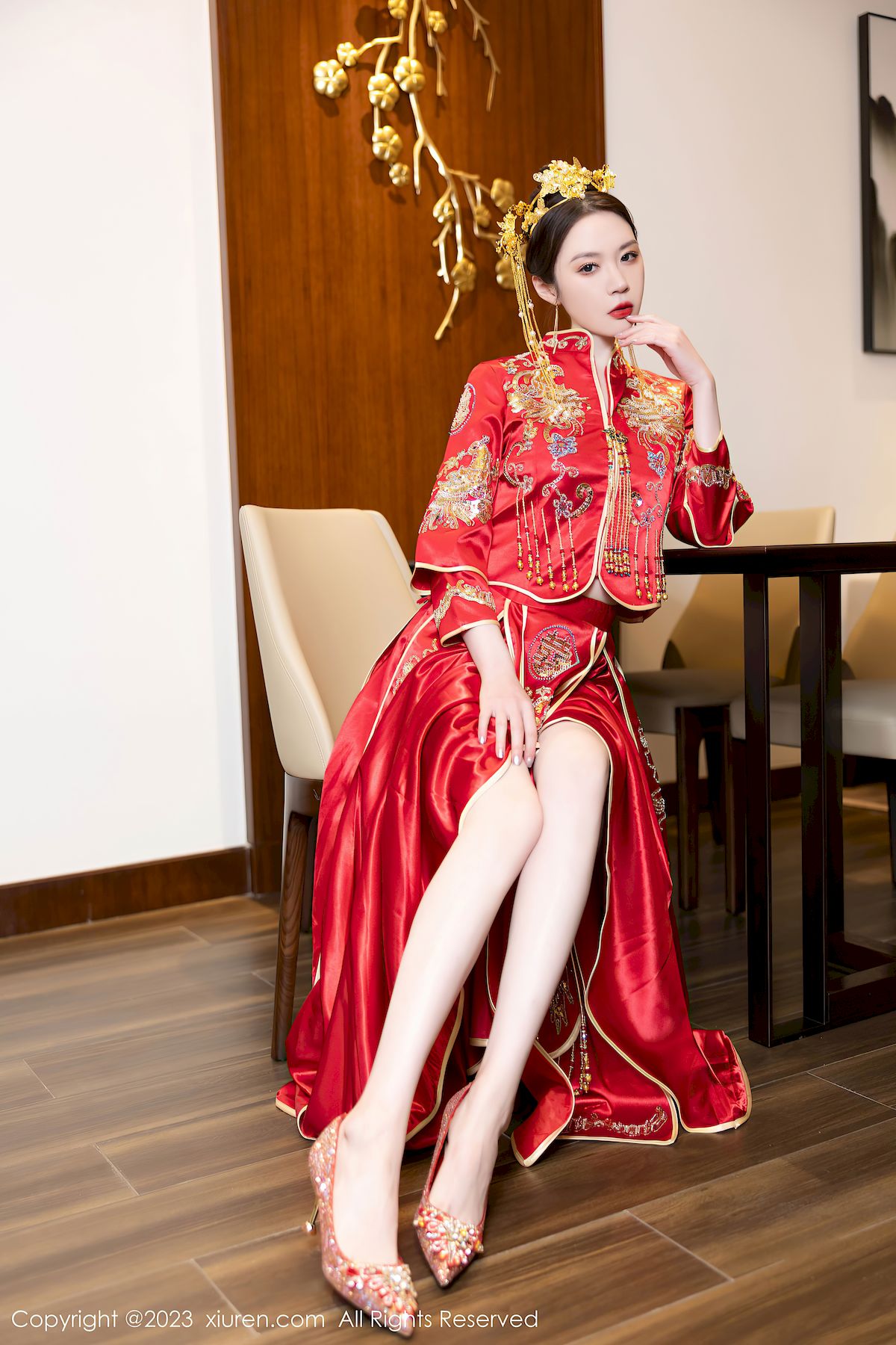 梦心玥红色中式婚服高挑身姿性感写真