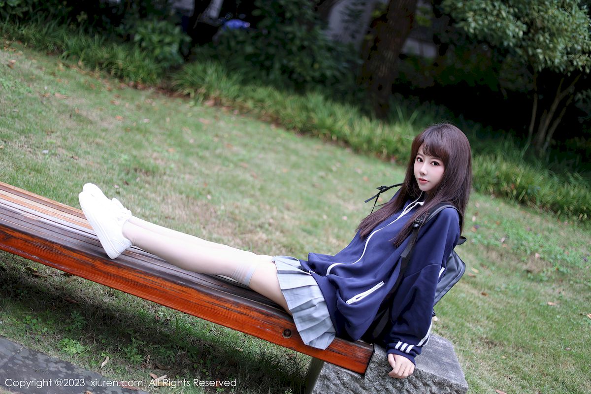 韩系学妹蓝色休息服饰搭配白丝性感写真