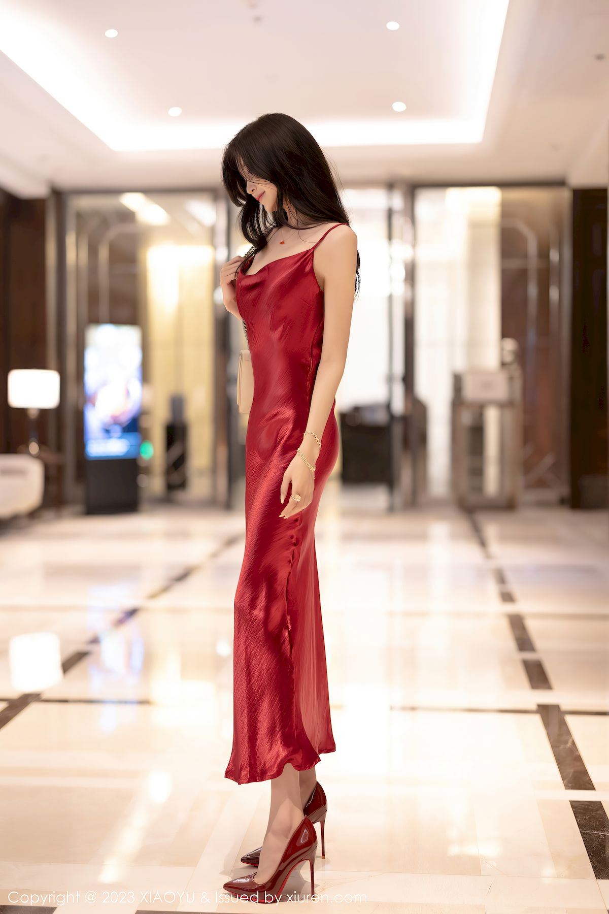 程程程-红色礼裙黑色蕾丝服饰海南旅拍