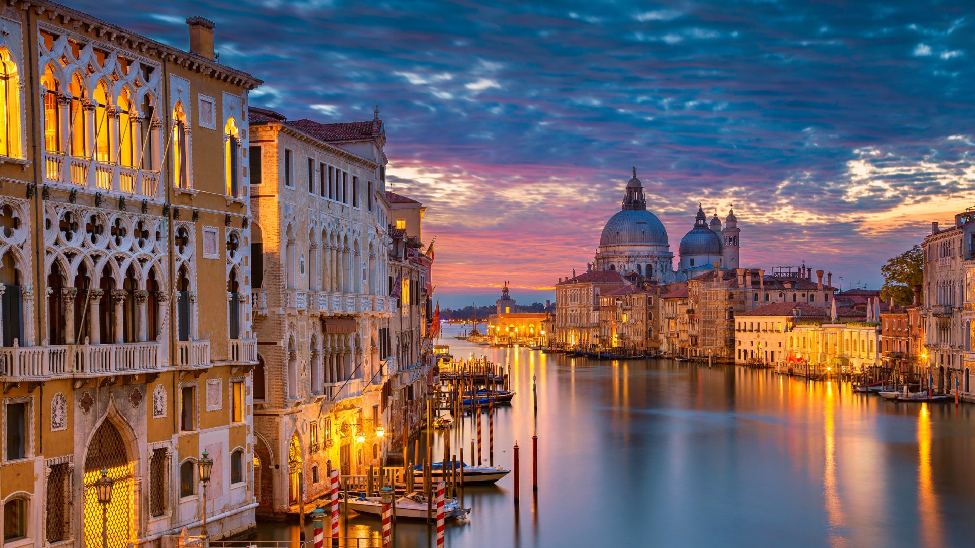 意大利水城威尼斯圣母大教堂黄昏风光