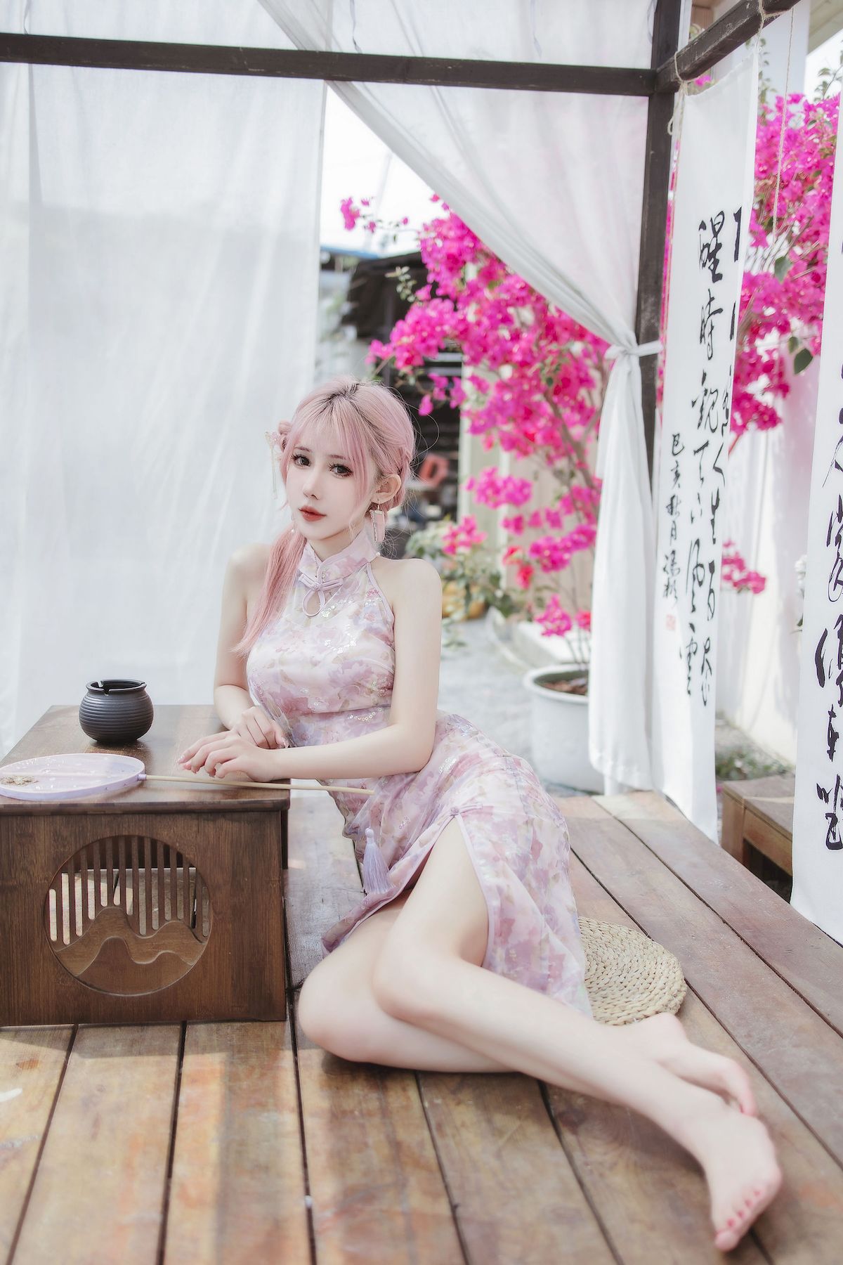 仙女月身穿粉色旗袍 粉白配真的好少女
