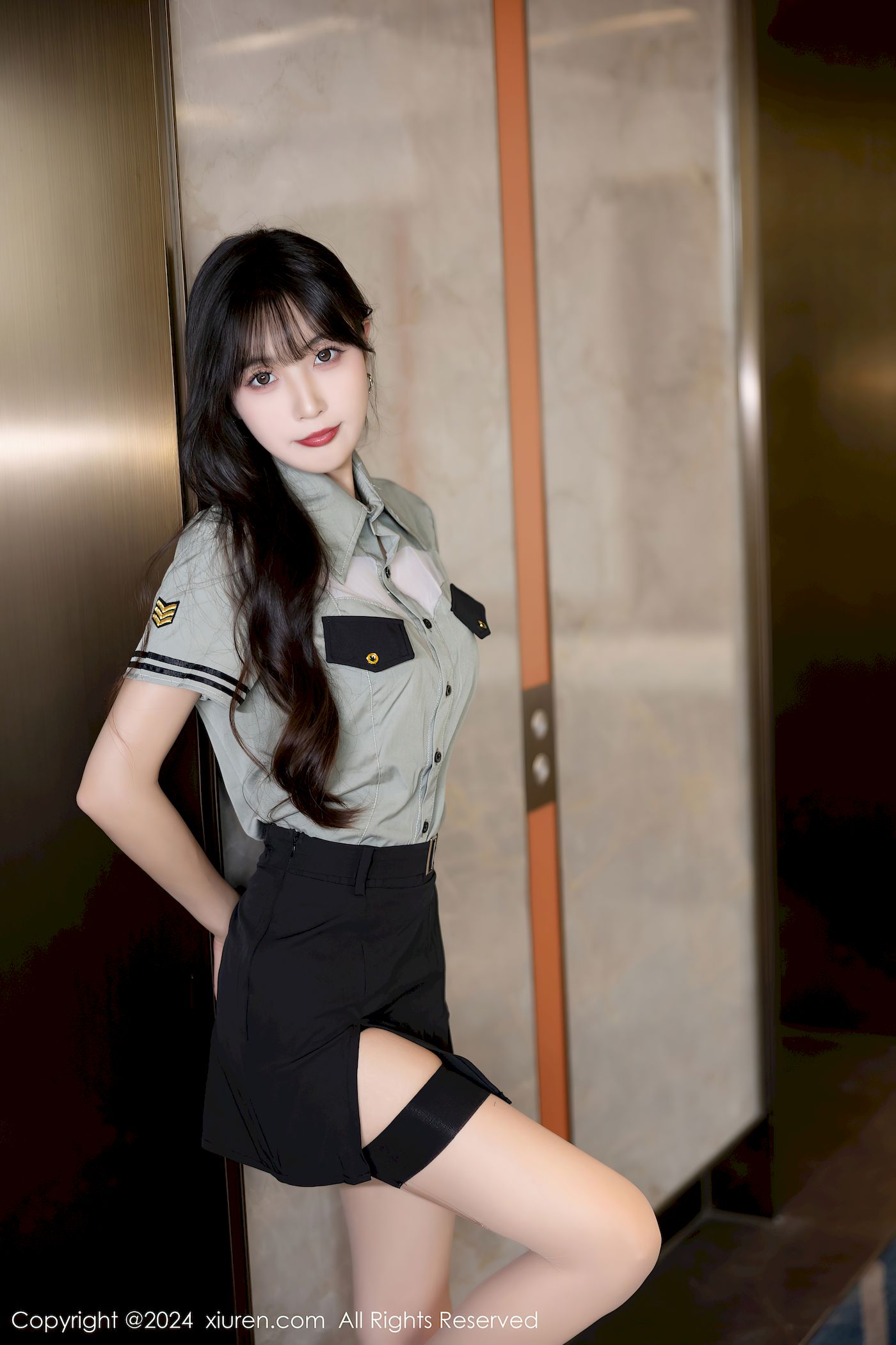 林星阑女警制服搭配原色丝袜甜美写真