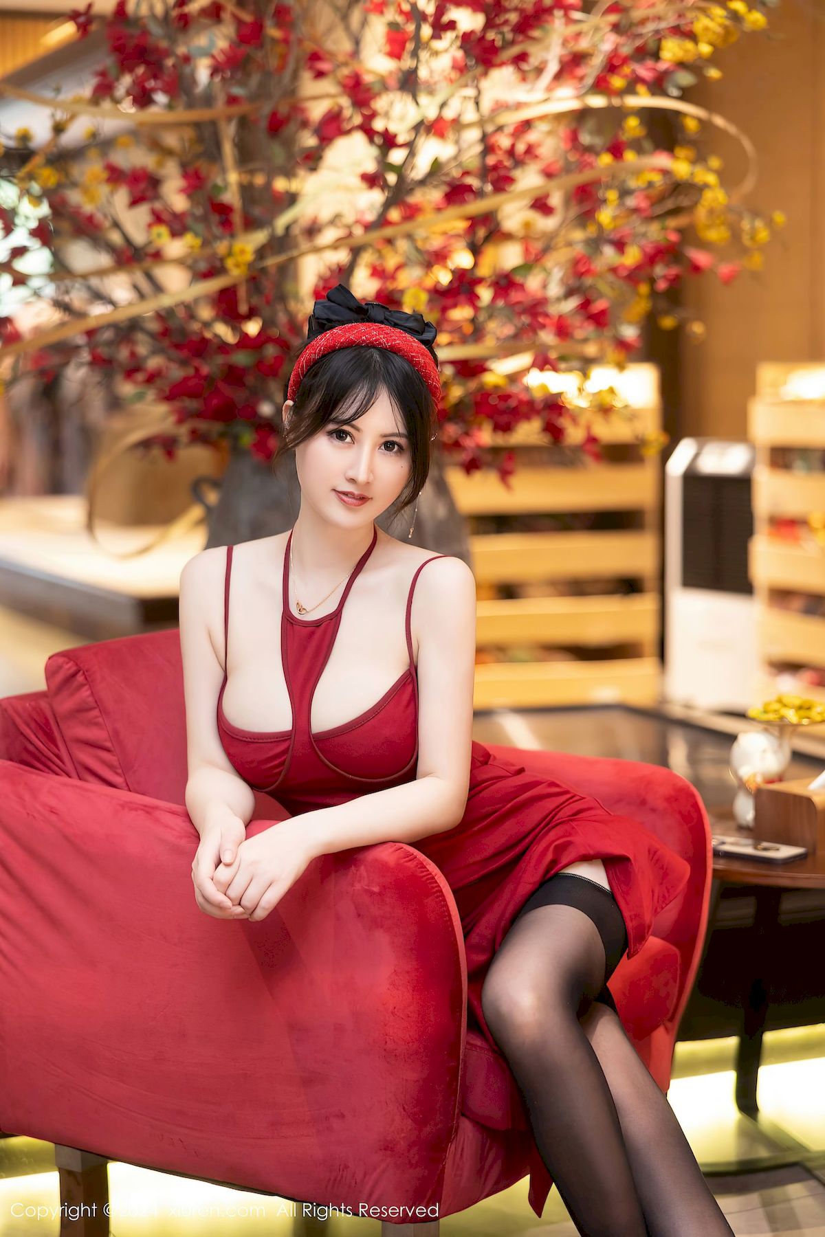 陈诗诗kiki红色短裙搭配诱人黑丝性感写真
