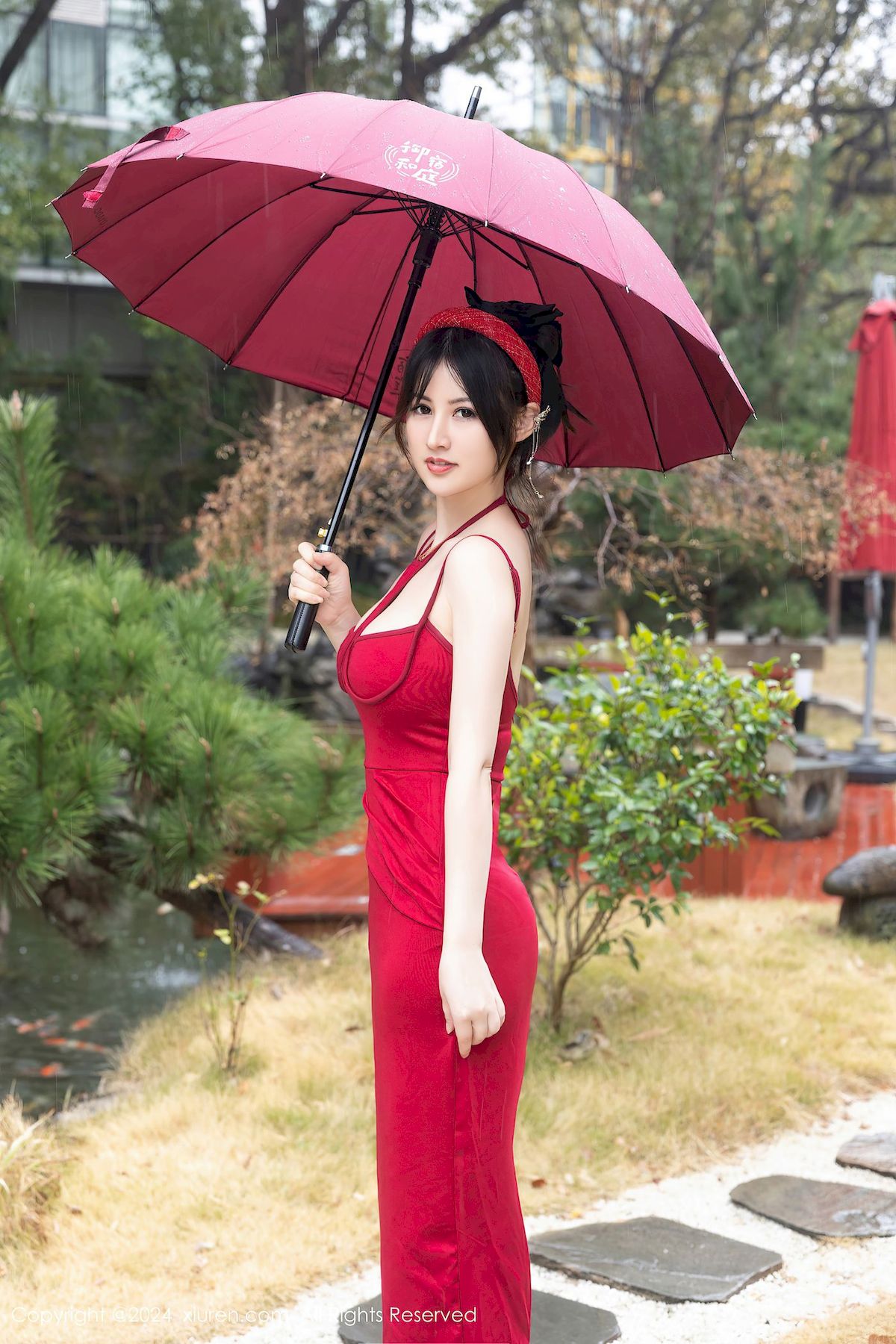 陈诗诗kiki红色短裙搭配诱人黑丝性感写真